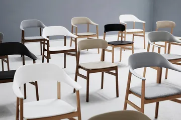 Herit Stuhl Eiche geraucht - Sand - Normann Copenhagen
