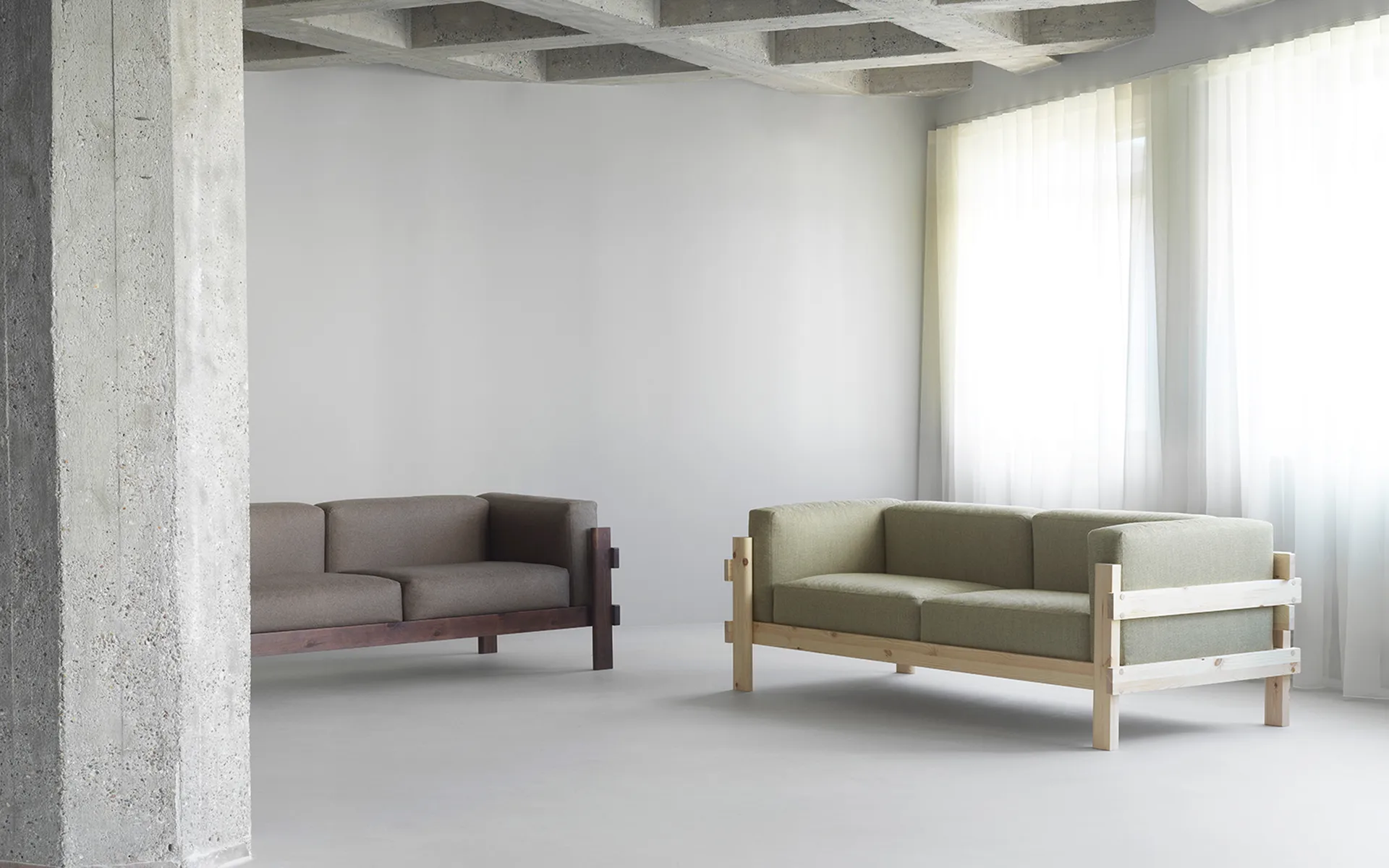 Kube Sofa, Braun lackierte Kiefer–Stoff Remix 143 Grey, 220 cm Normann Copenhagen