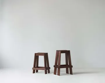 Let Barhocker 65 cm - Brown Stained Ash - Normann Copenhagen