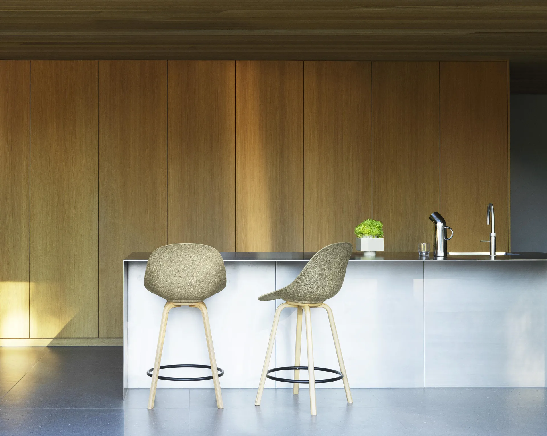 Mat Bar Chair Barhocker 65 cm, Seaweed-beech-black steel Normann Copenhagen