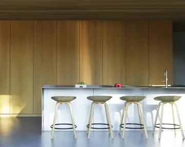 Mat Barstool Barhocker 65 cm - Seaweed-beech-black steel - Normann Copenhagen