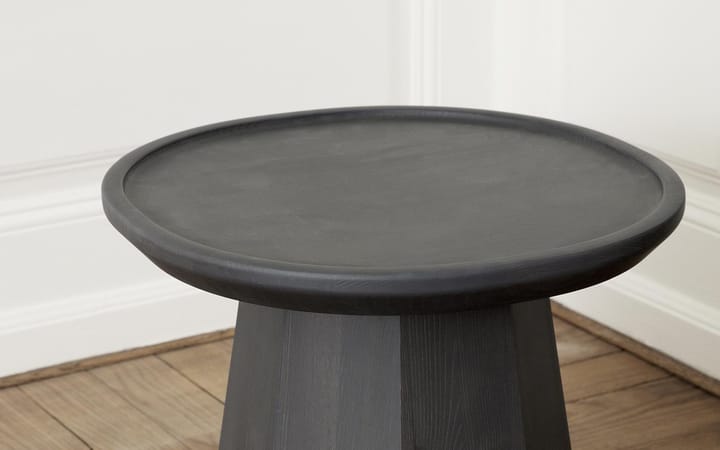 Pine table small Beistelltisch Ø45cm H:40,6cm - Dark Grey - Normann Copenhagen