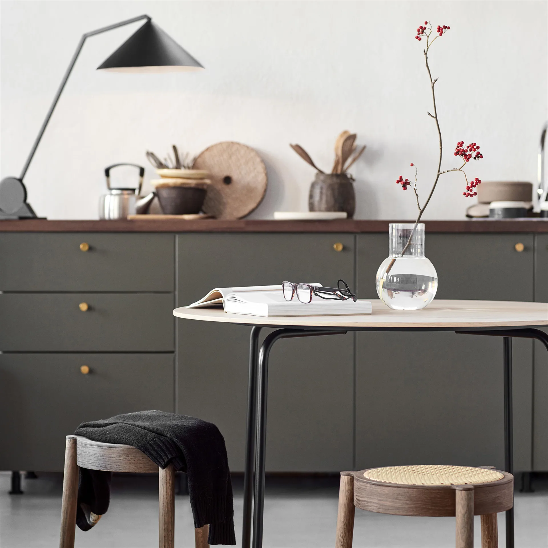 Pal Hocker mit Rottingsitz, Eiche geraucht Northern