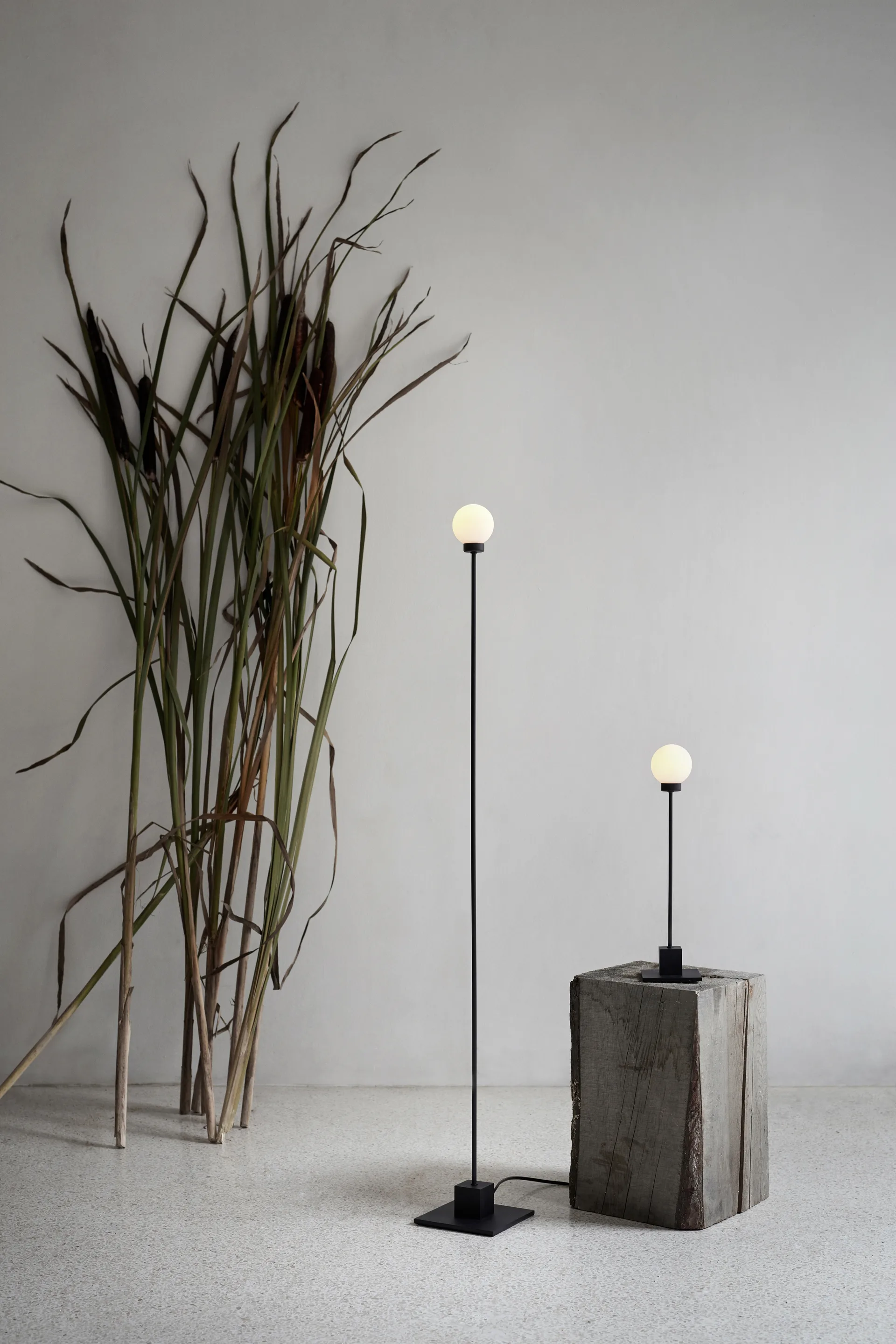 Snowball Stehleuchte 117cm, Black Northern