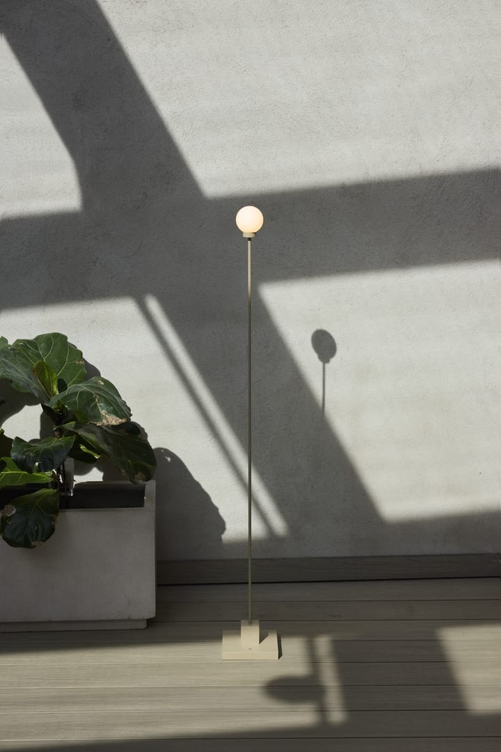 Snowball tragbare Stehleuchte 122 cm, Messing Northern