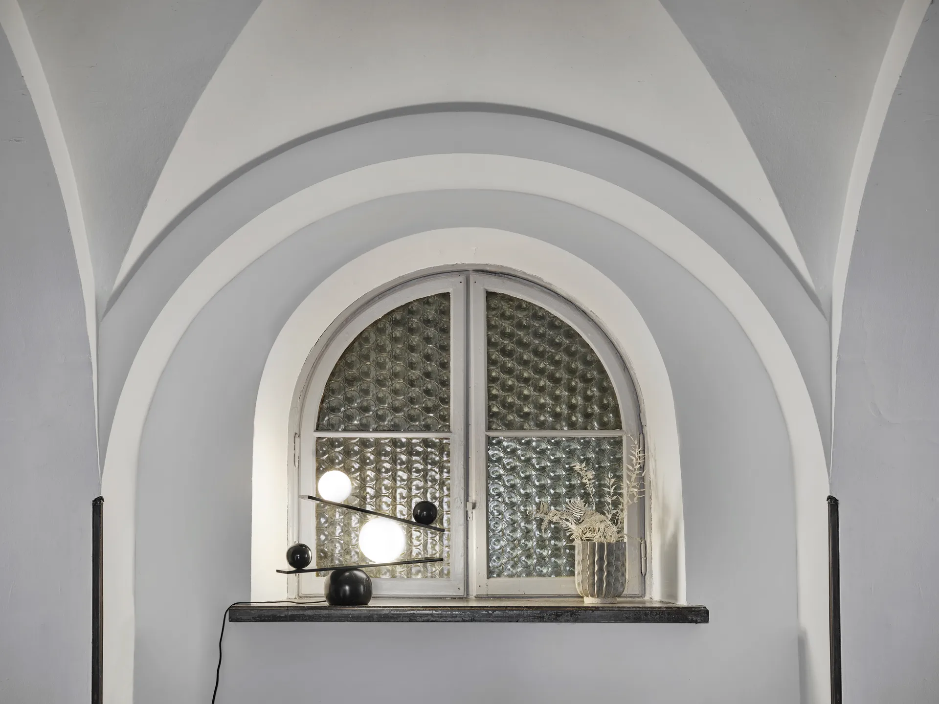 Balance Tischleuchte, Black Oblure