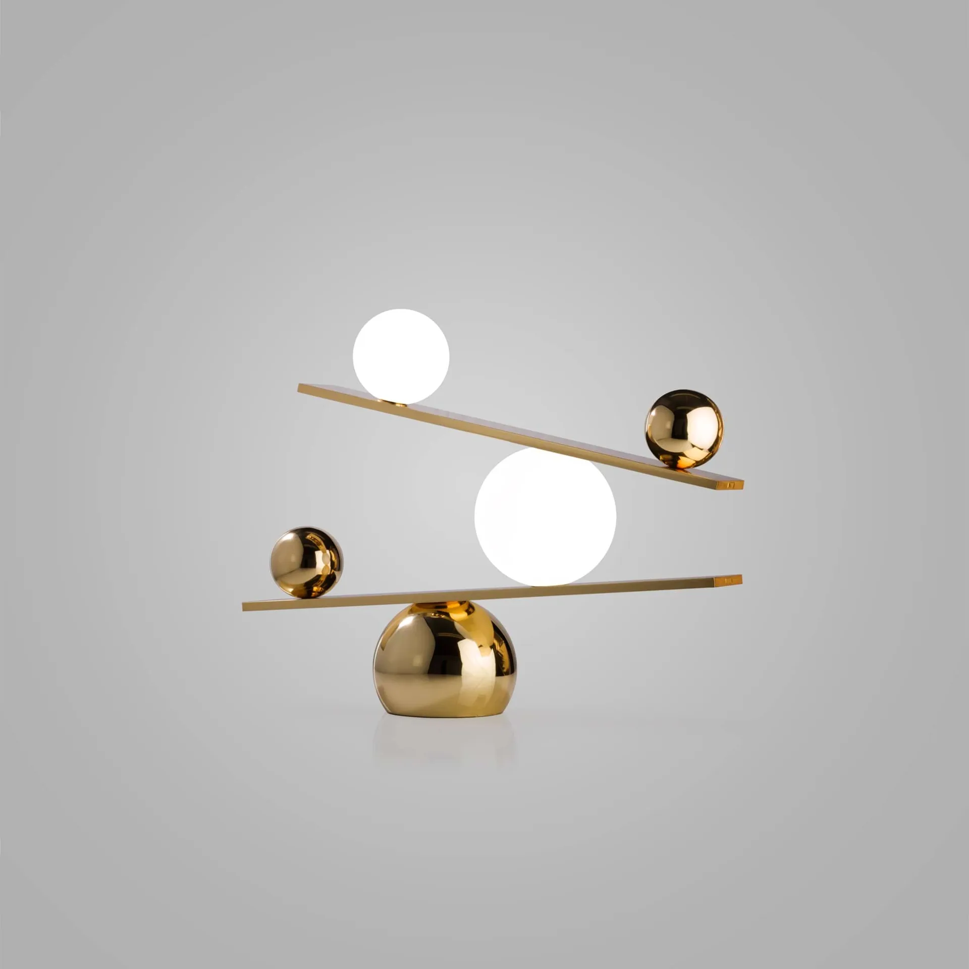 Balance Tischleuchte, Messing, v2 Oblure