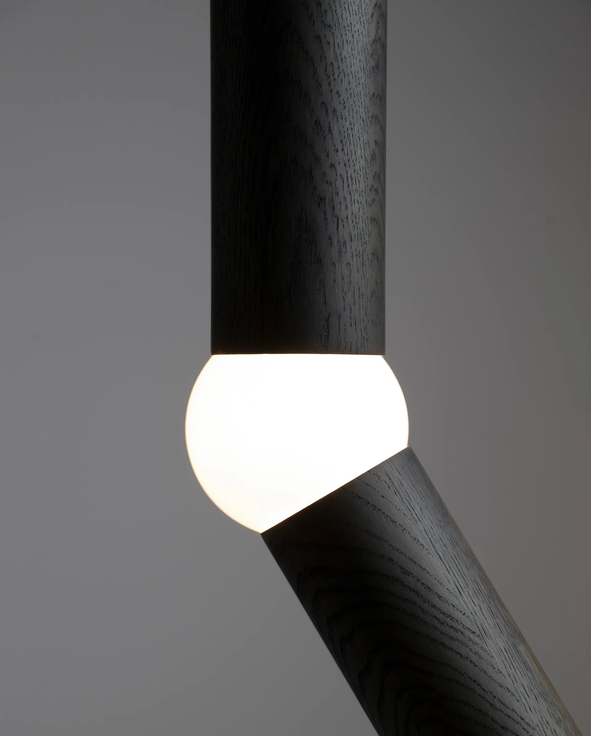 Lightbone Stehleuchte 124,3cm, Black oak Oblure