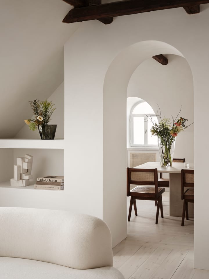 Holztisch Oder -ablage Mit Minimalistisch Modernen Vasen über