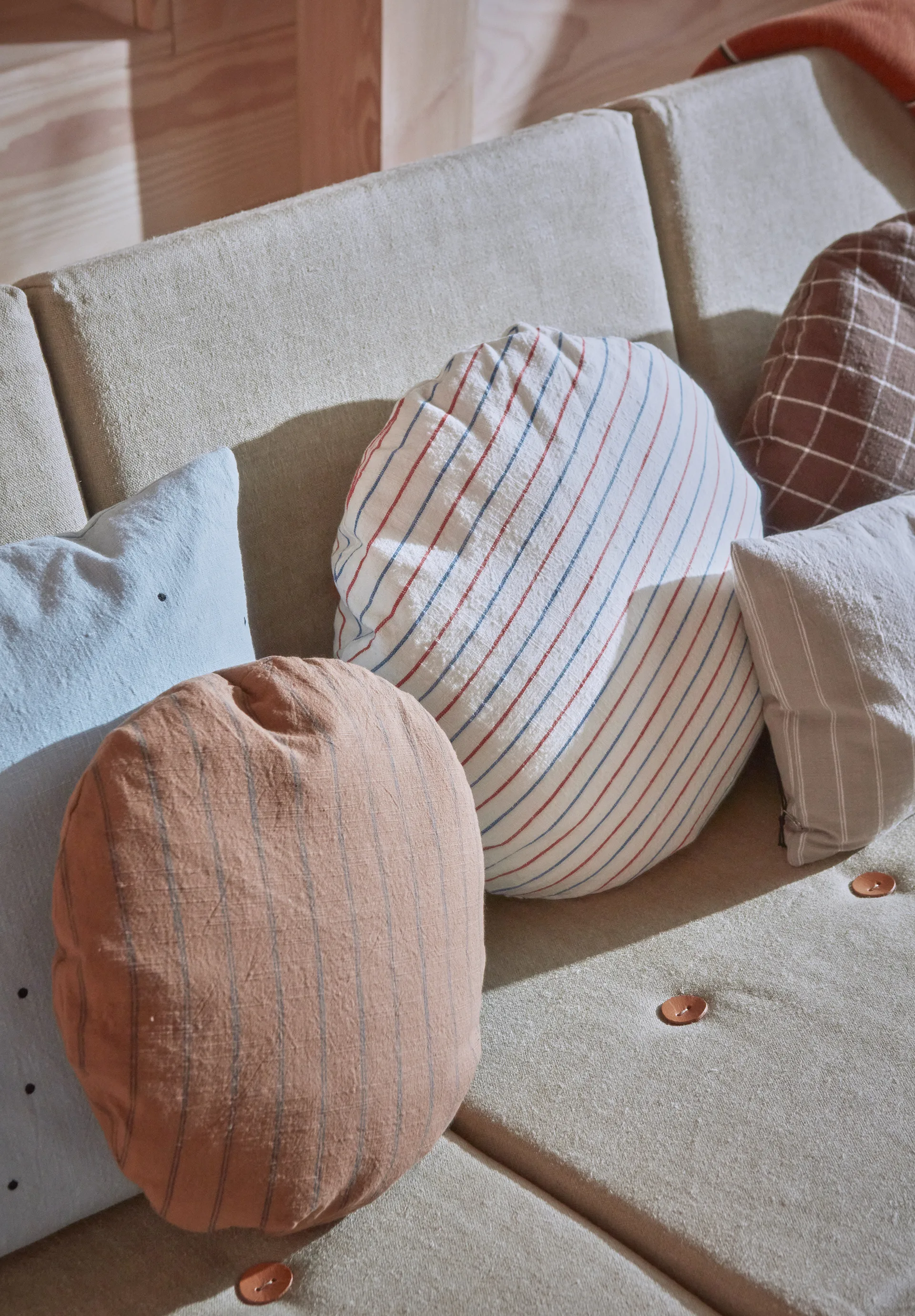 Kyoto Kissen Ø48cm, Blue-red OYOY