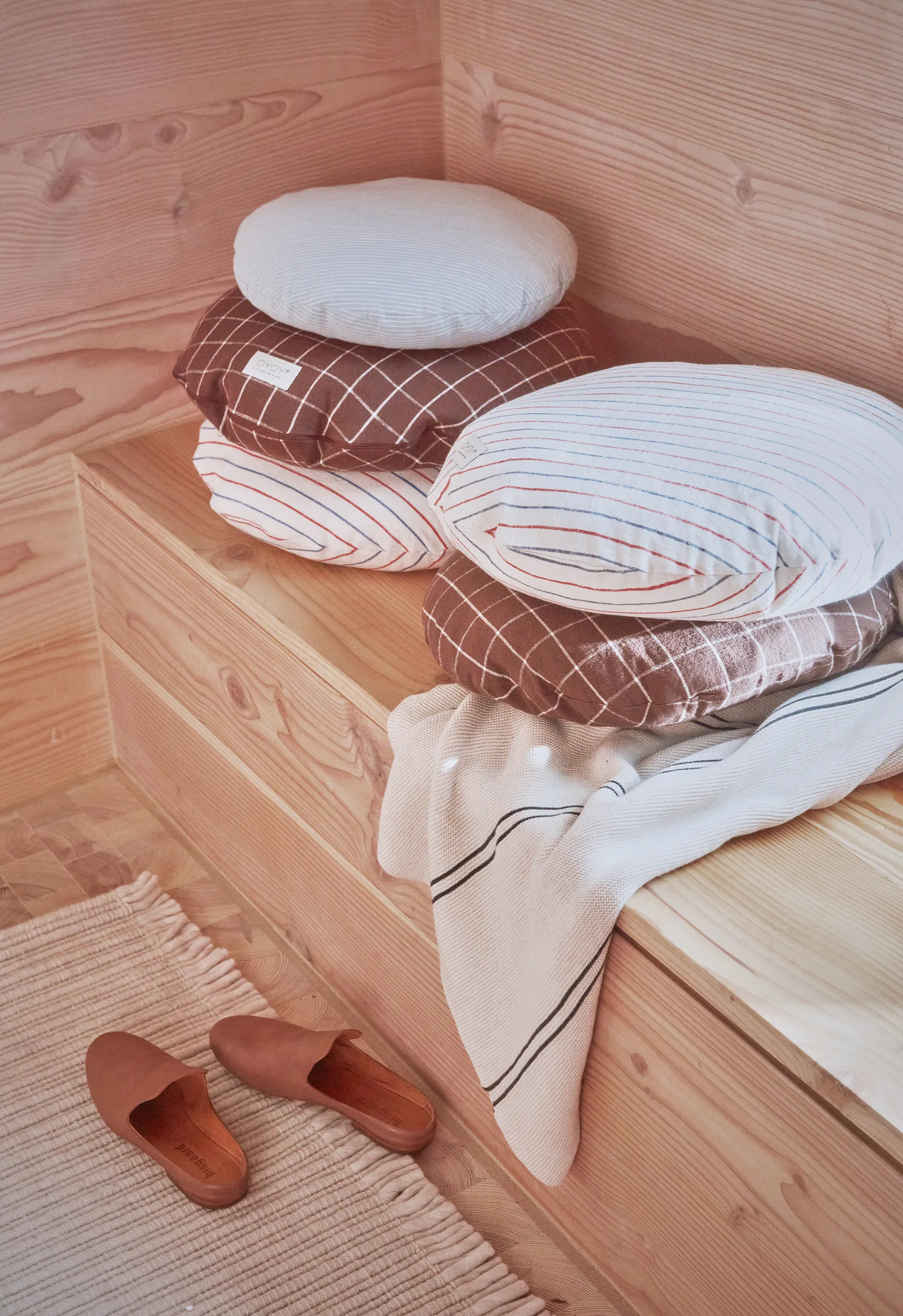 Kyoto Kissen Ø48cm, Blue-red OYOY