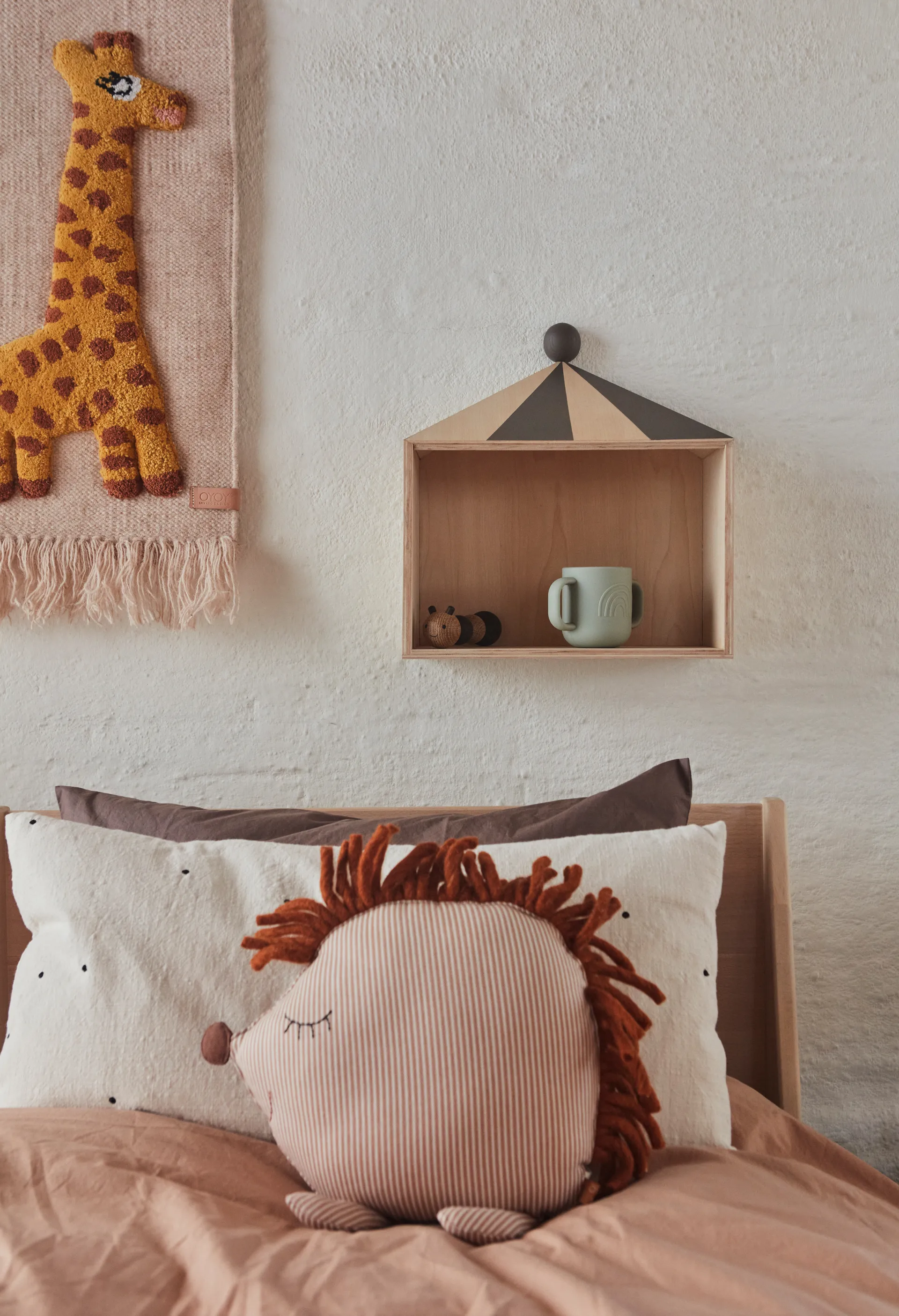 OYOY denim Tierkissen, Hope Hedgehog, beige OYOY