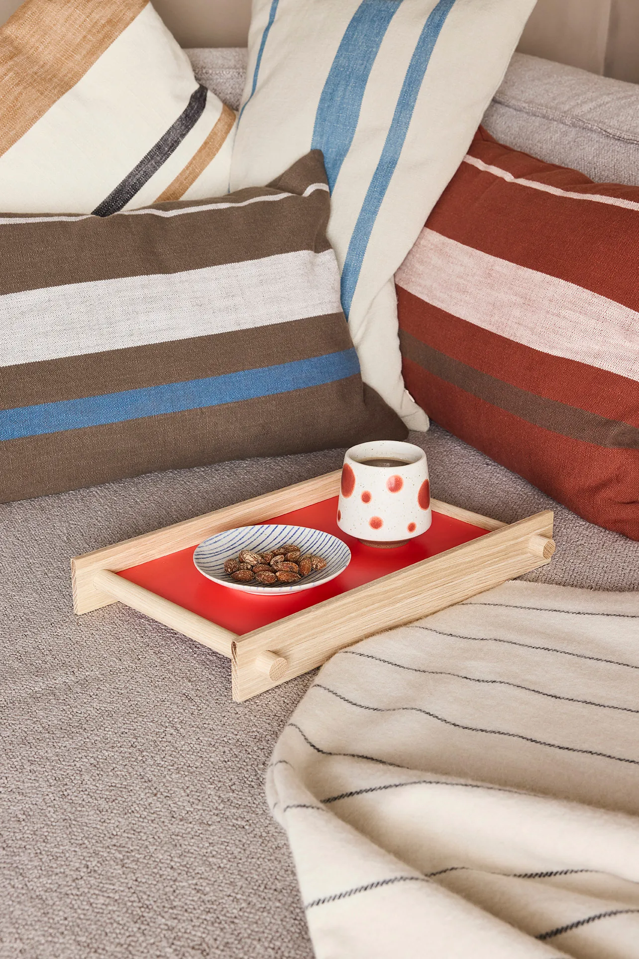 Pieni Tablett small 23,5x36,5 cm, Cherry red OYOY