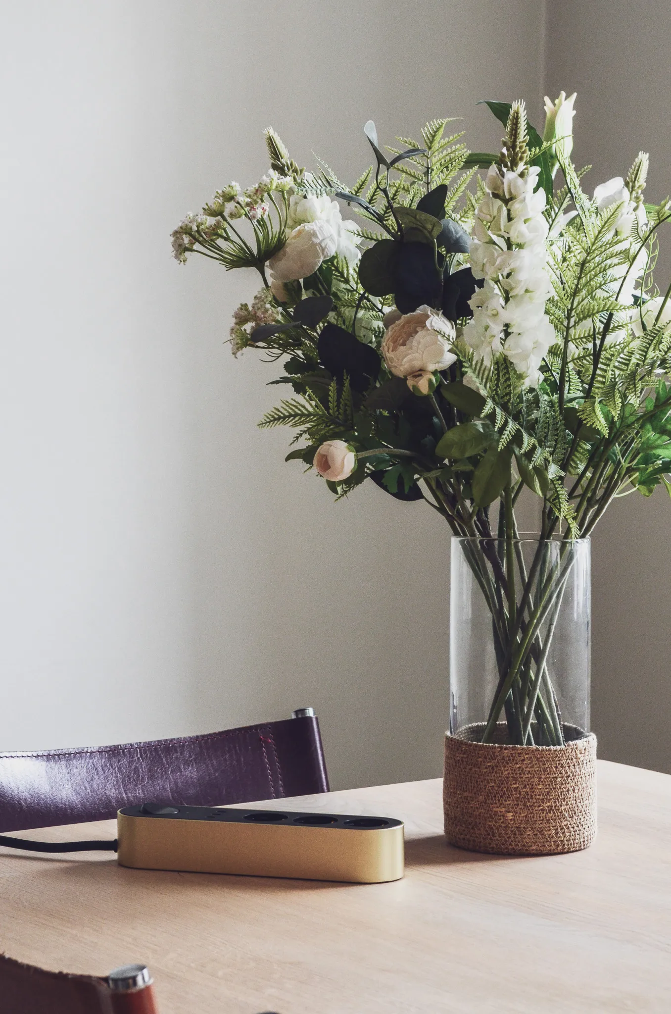 Edgar Power Bar Steckdosenleiste, Satin Brass palett3