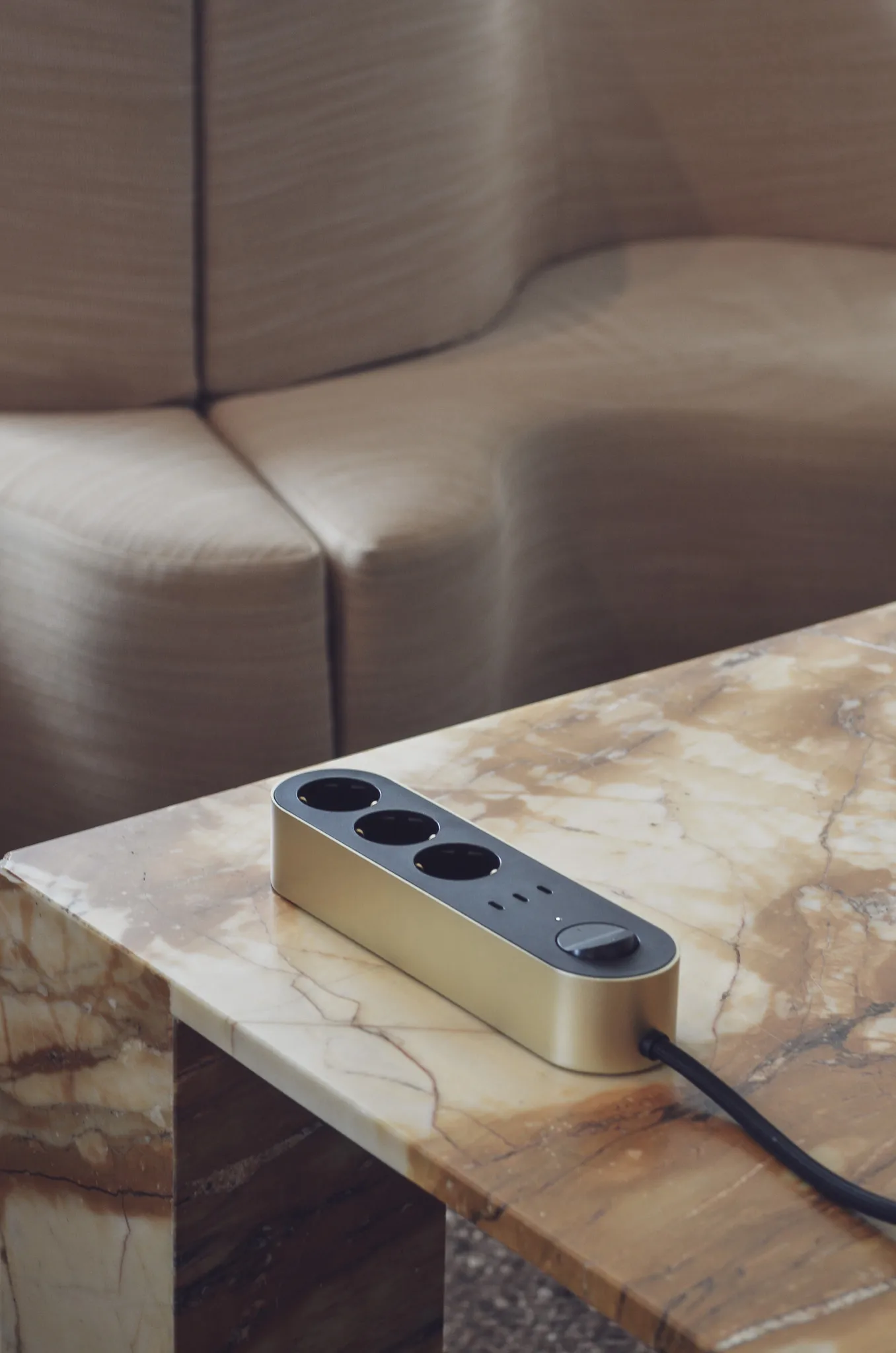 Edgar Power Bar Steckdosenleiste, Satin Brass palett3