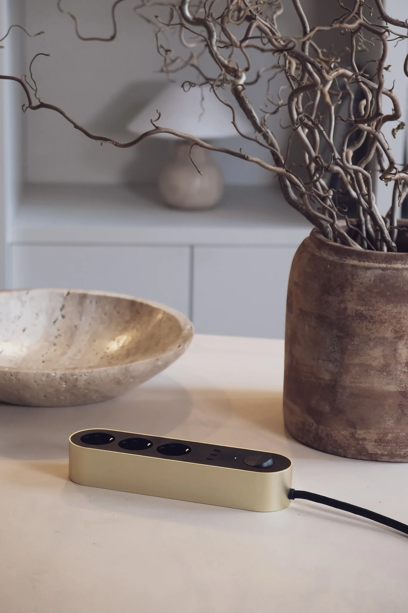 Edgar Power Bar Steckdosenleiste, Satin Brass Palette