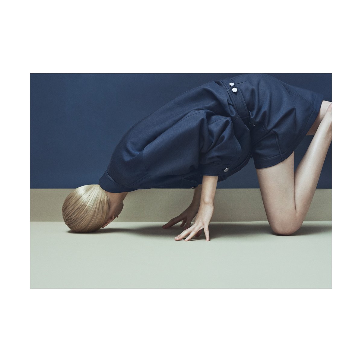 Paper Collective In Deep Blue Poster 30x40 cm | Skandinavisches Design | Poster | Blau