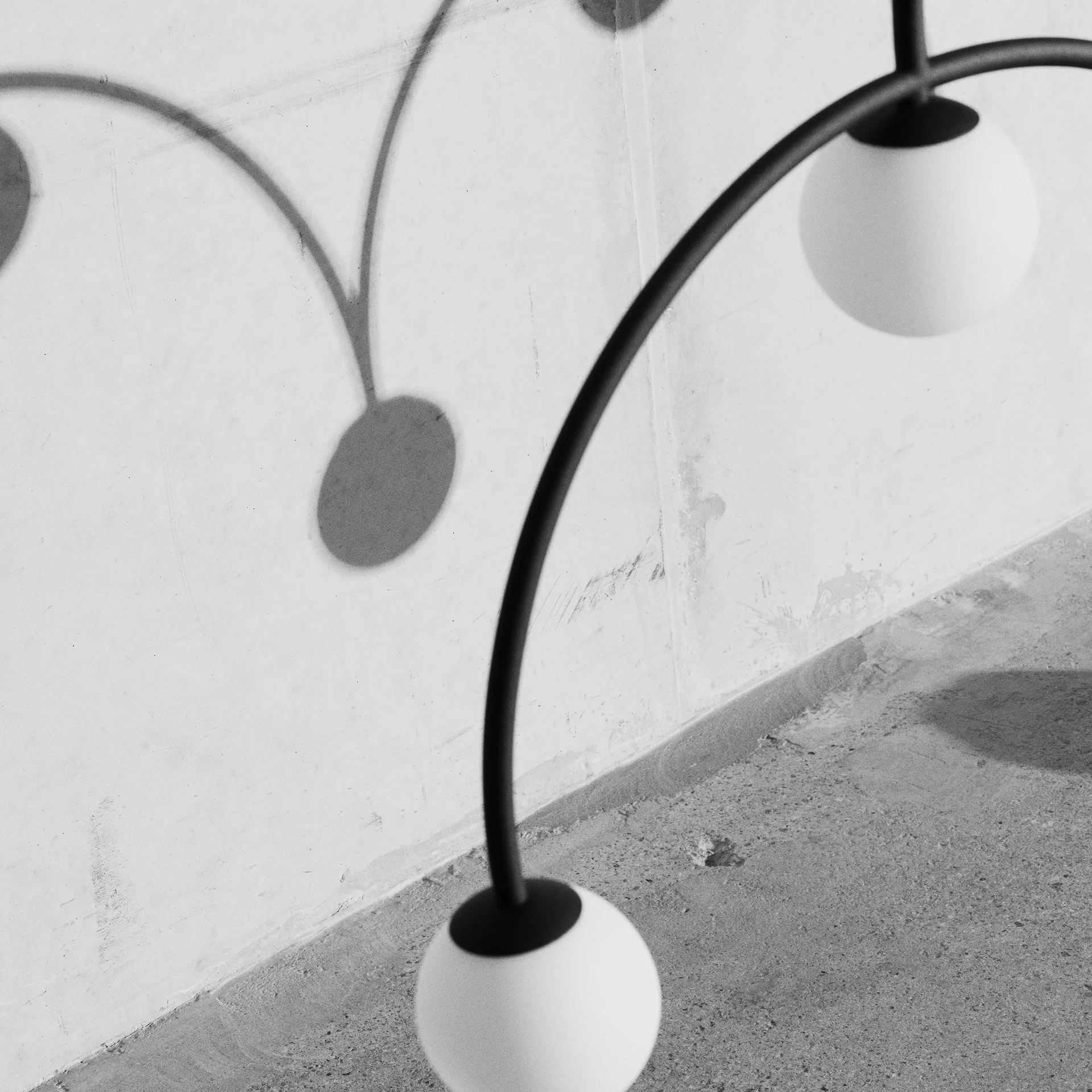 Bounce 116 Pendelleuchte, Schwarz-Opalglas Pholc