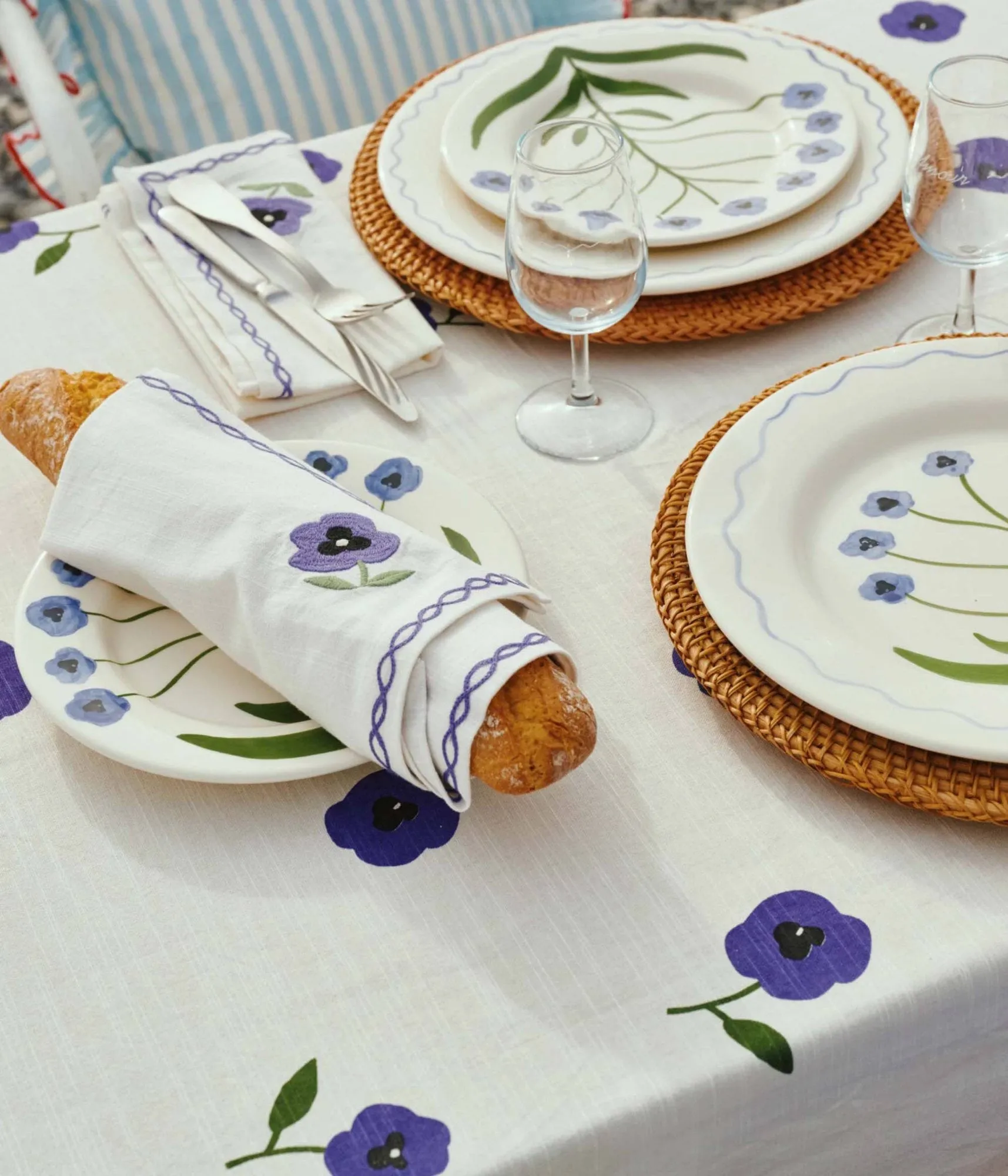 Madelen Möllard Pansy Tischdecke, Blau 250x150 cm Pick a Poppy