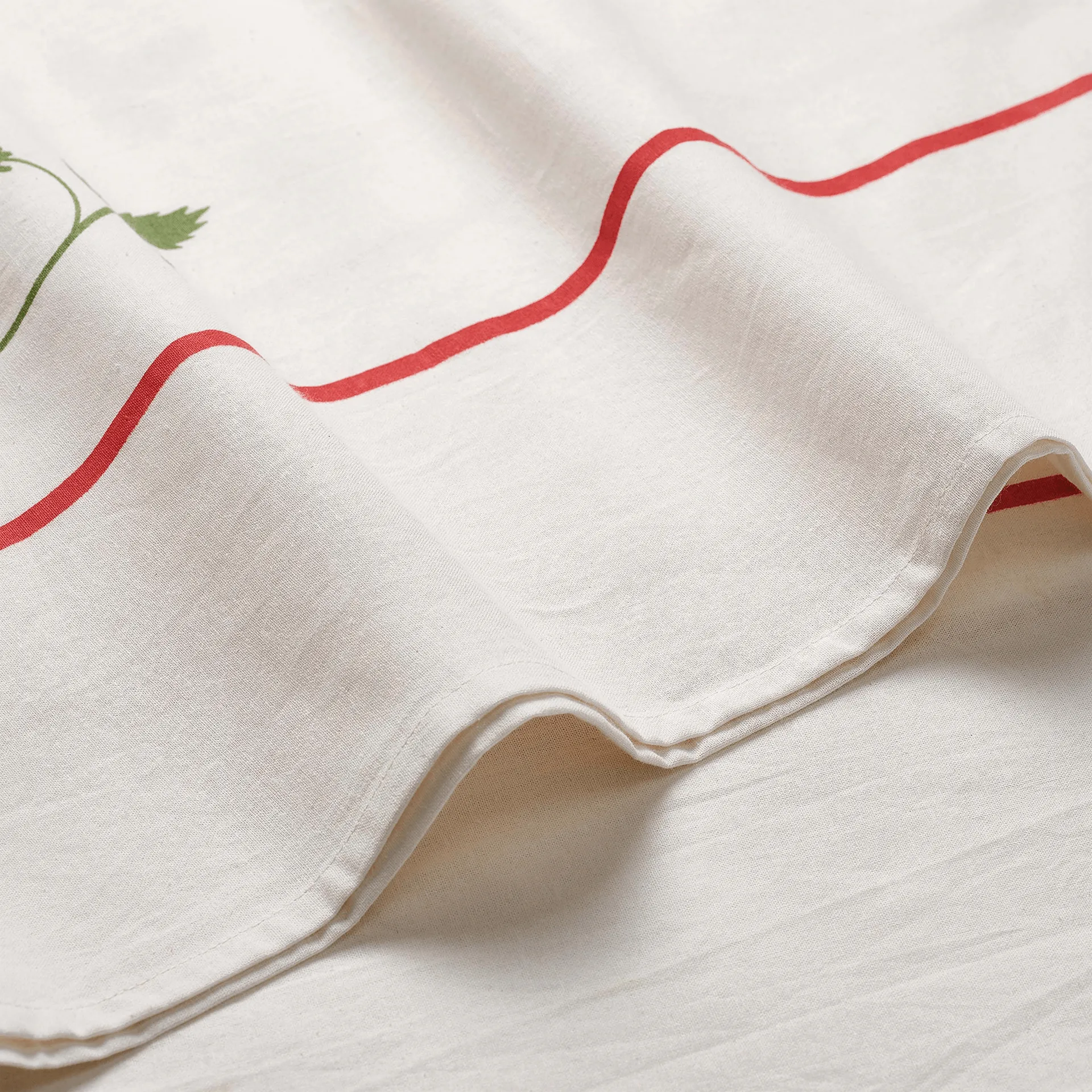 Wild Strawberry Tischdecke, Rot, 350x150 cm Pick a Poppy