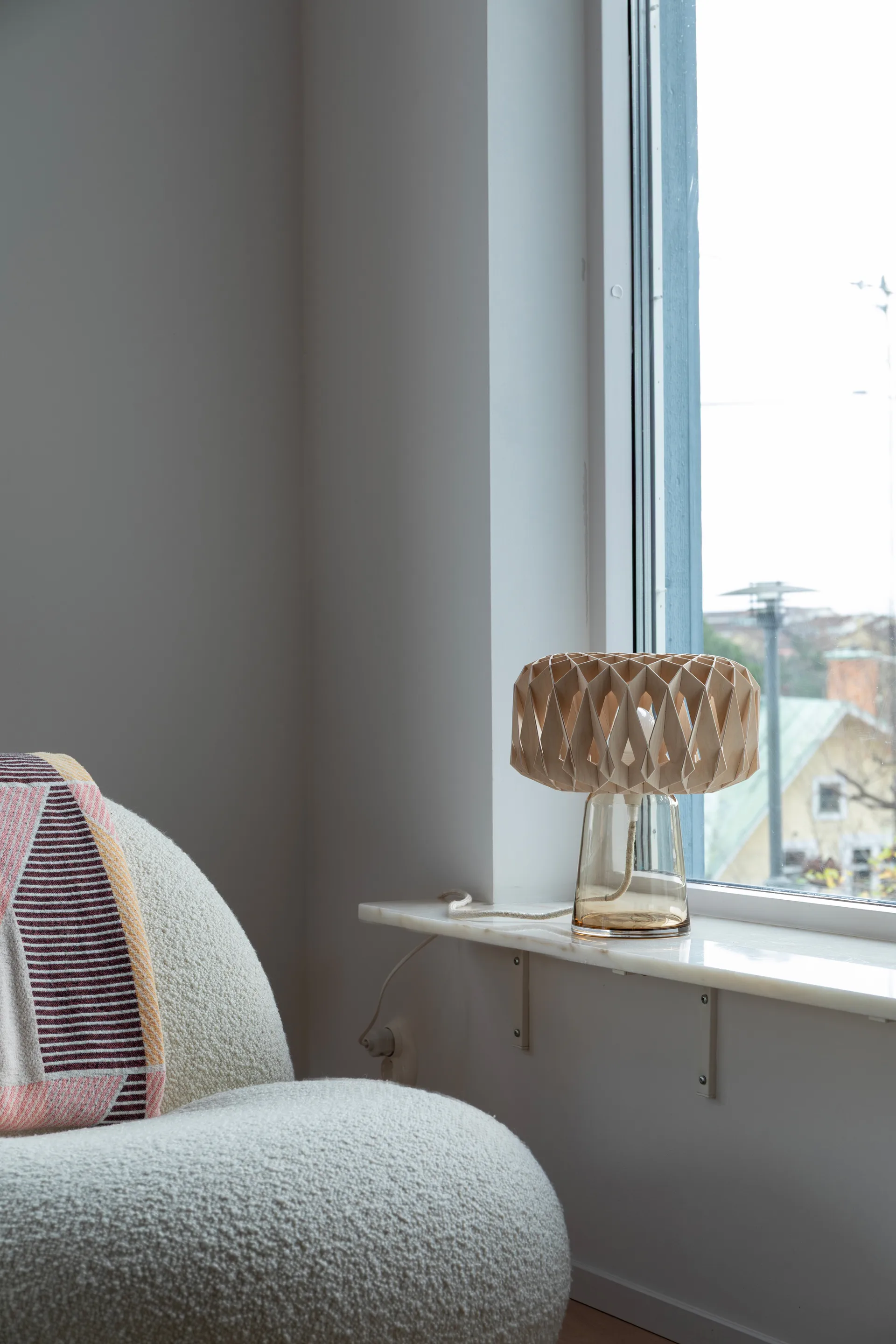 Signature 25 Tischleuchte, Amber-Birke, Ø28x34 cm Pilke