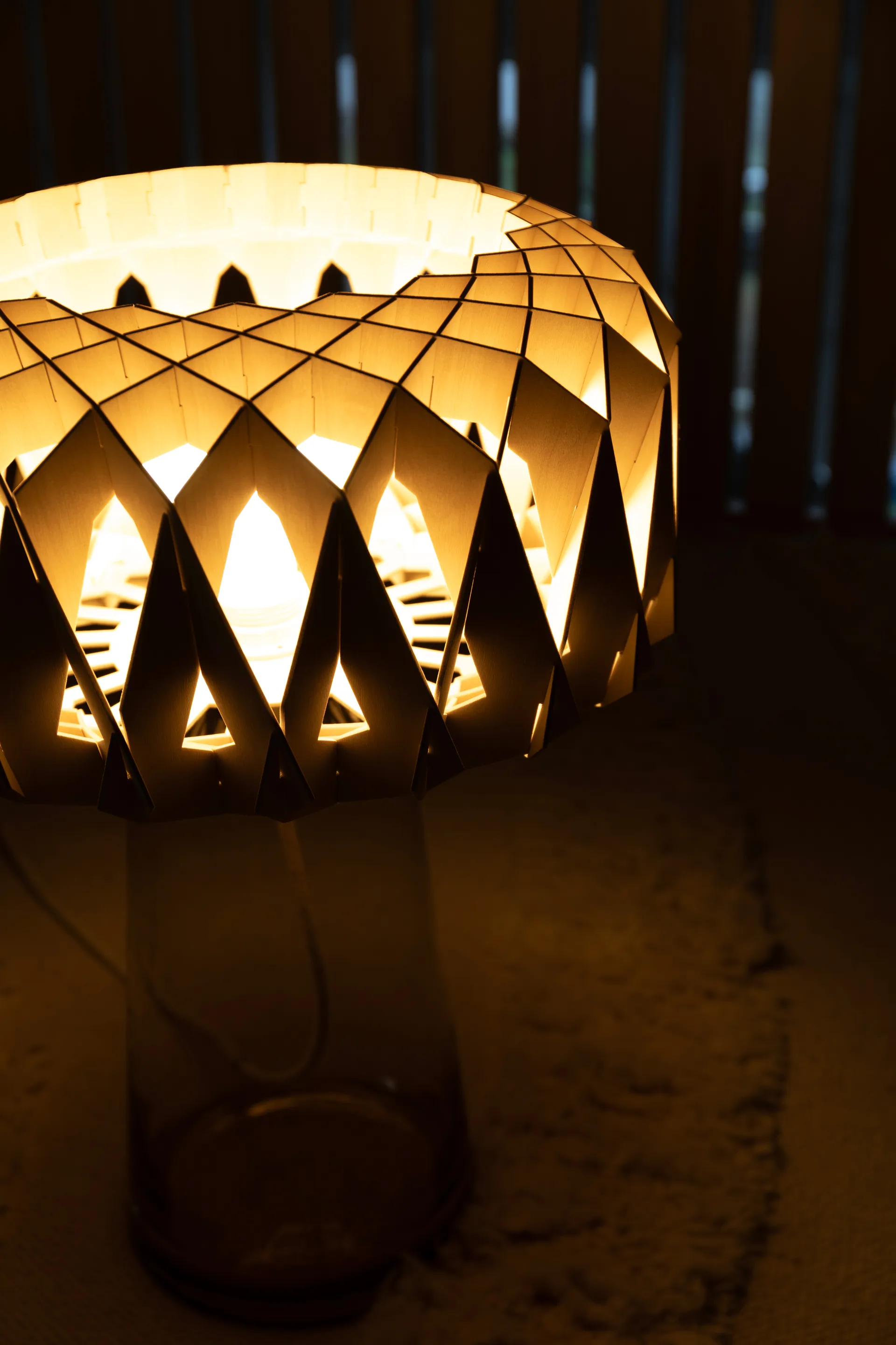 Signature 35 Tischleuchte, Amber-Birke, Ø36,5×53 cm Pilke