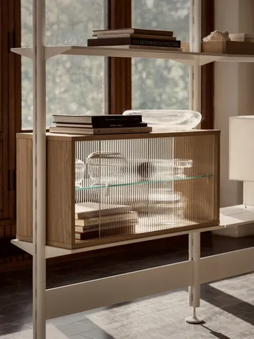 Pira Vitrinenschrank - Gebeizte Eiche-geriffeltes Glas, 90x31 cm, Glasrücken - Pira