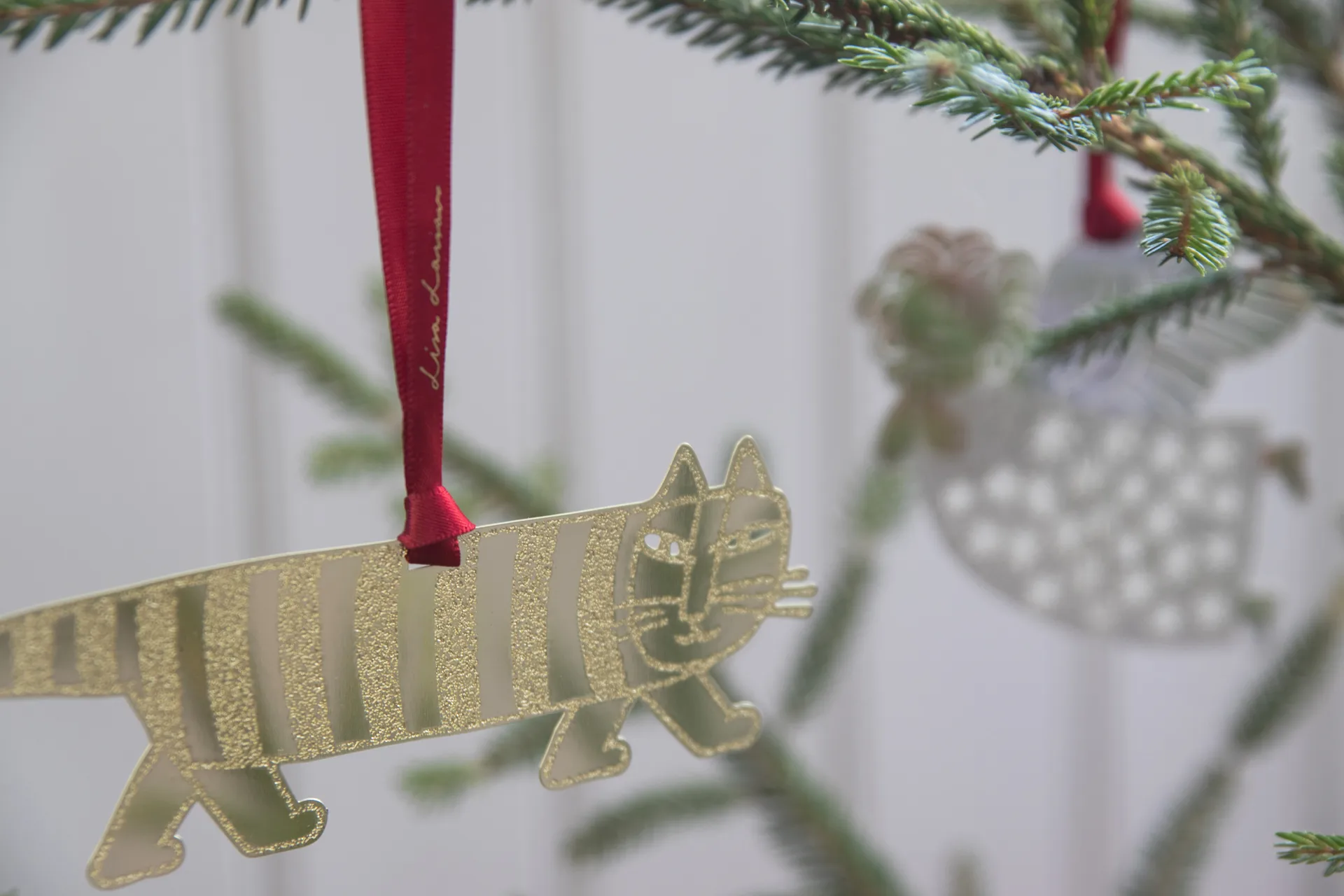 Lisa Larson Mikey Dekorationshänger, Gold Pluto Design