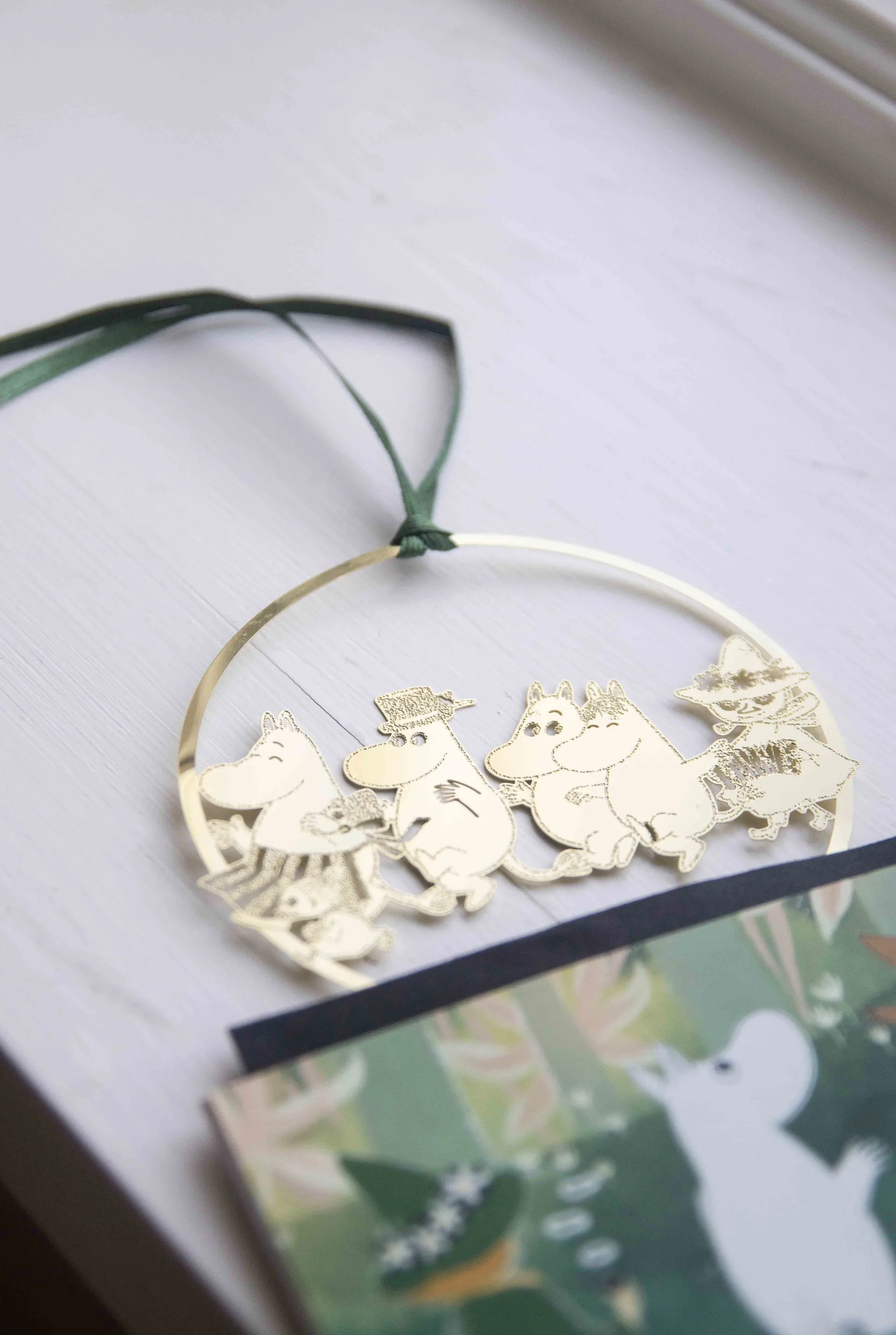 Muminfamiljen Dekorationsanhänger, Gold Pluto Design