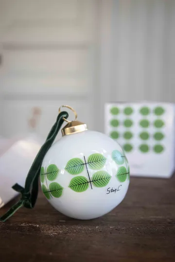 Stig L Berså Christbaumkugel Ø8 cm - Weiß-grün - Pluto Design