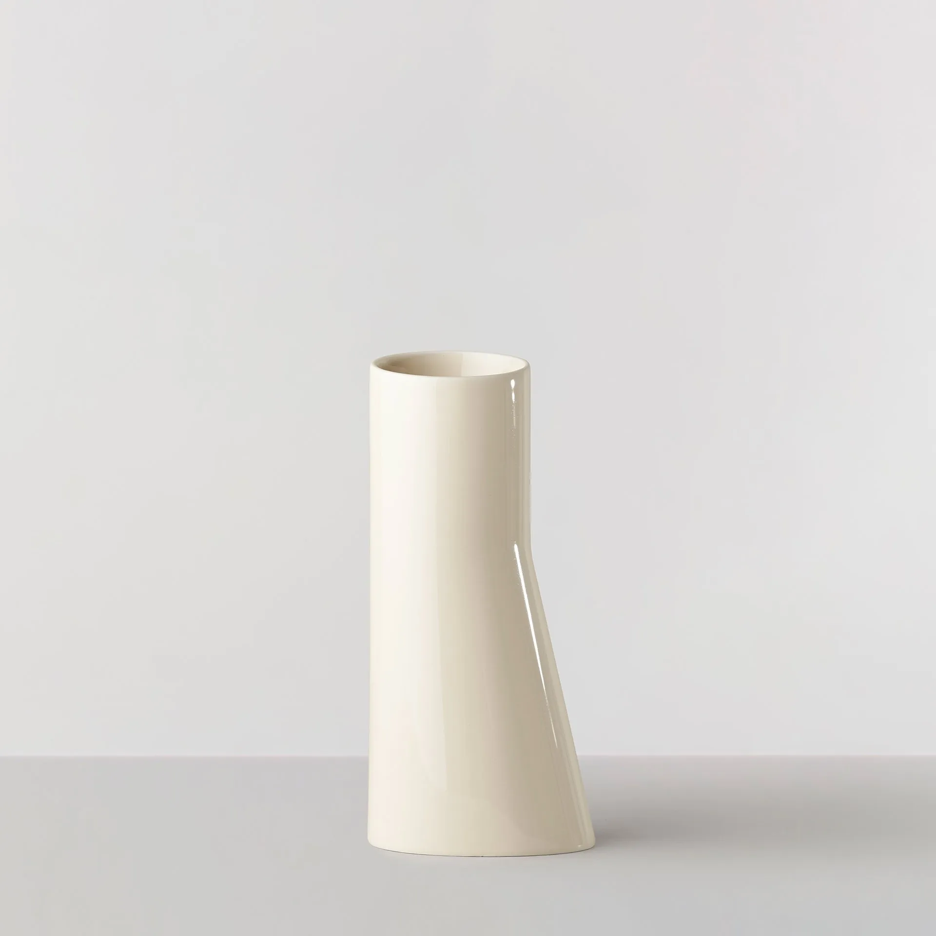 Oval Vase no. 67, Vanilla Ro Collection
