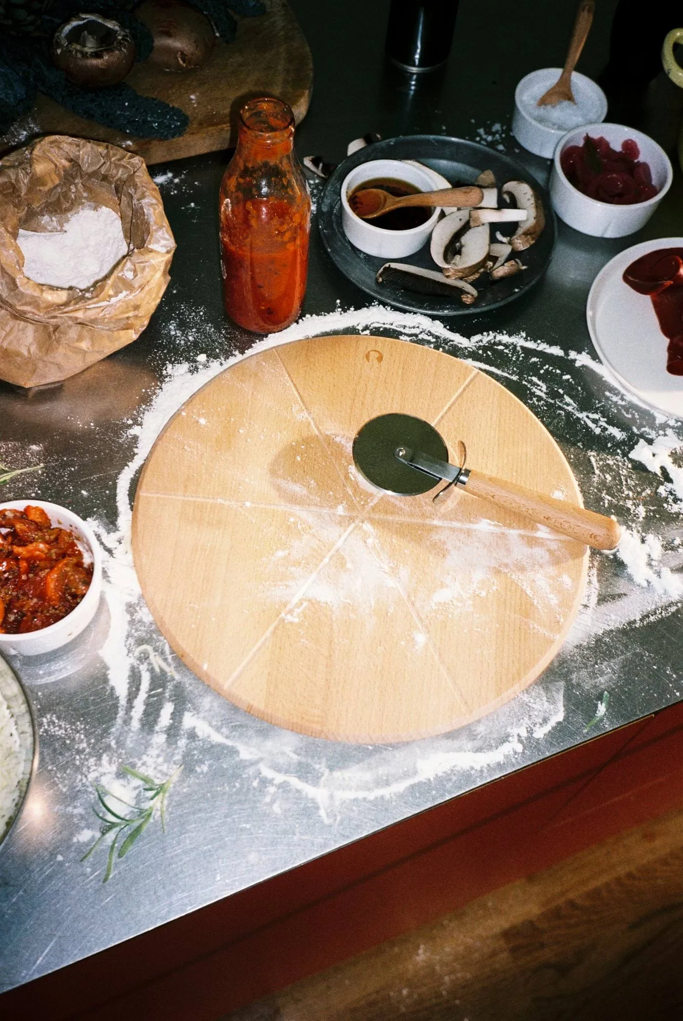 Grand Cru Pizzabrett und Pizzaschneider, Buche, Ø35 cm Rosendahl