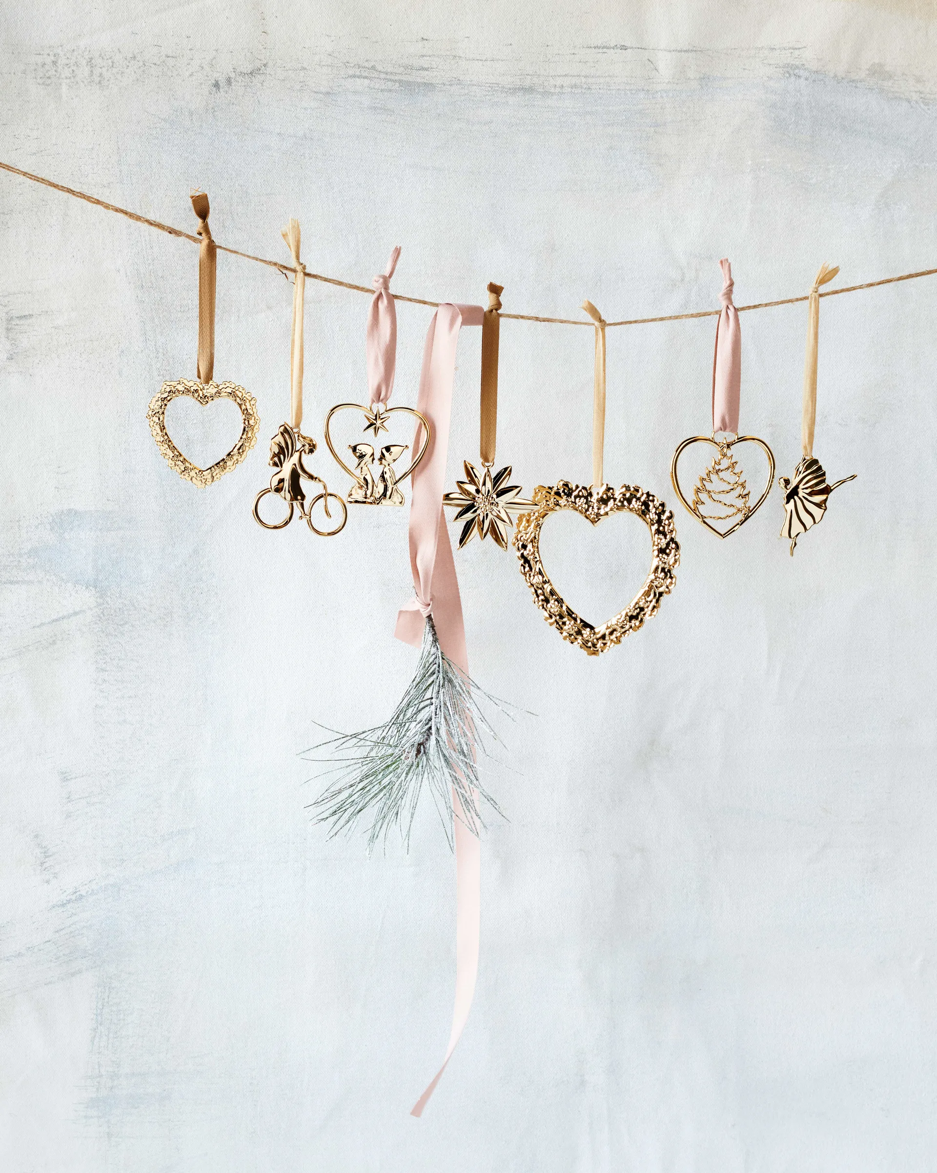 Karen Blixen Weihnachtsanhänger Herz mit Kind, Gold Rosendahl