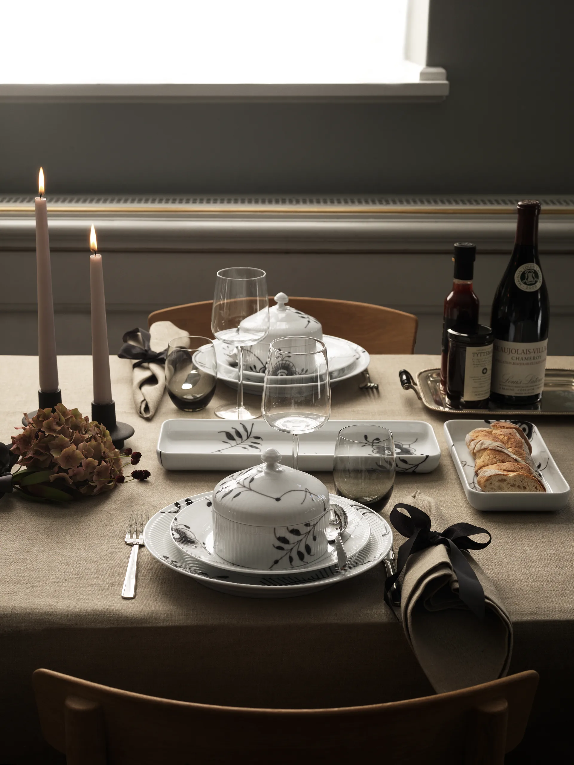 Black Fluted Mega schwarz Teller 2, Ø 27cm Royal Copenhagen