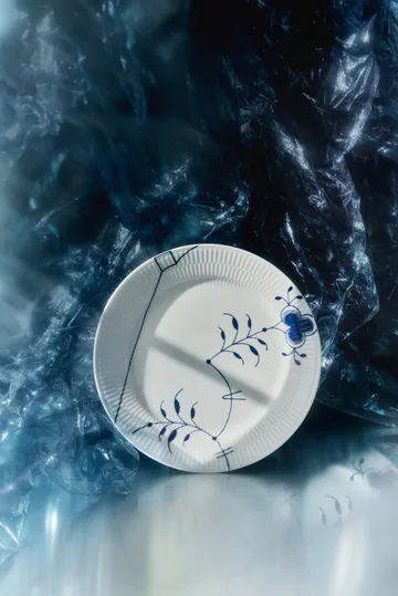 Blue Fluted Mega Limited Edition Teller Ø27 cm - White-blue - Royal Copenhagen