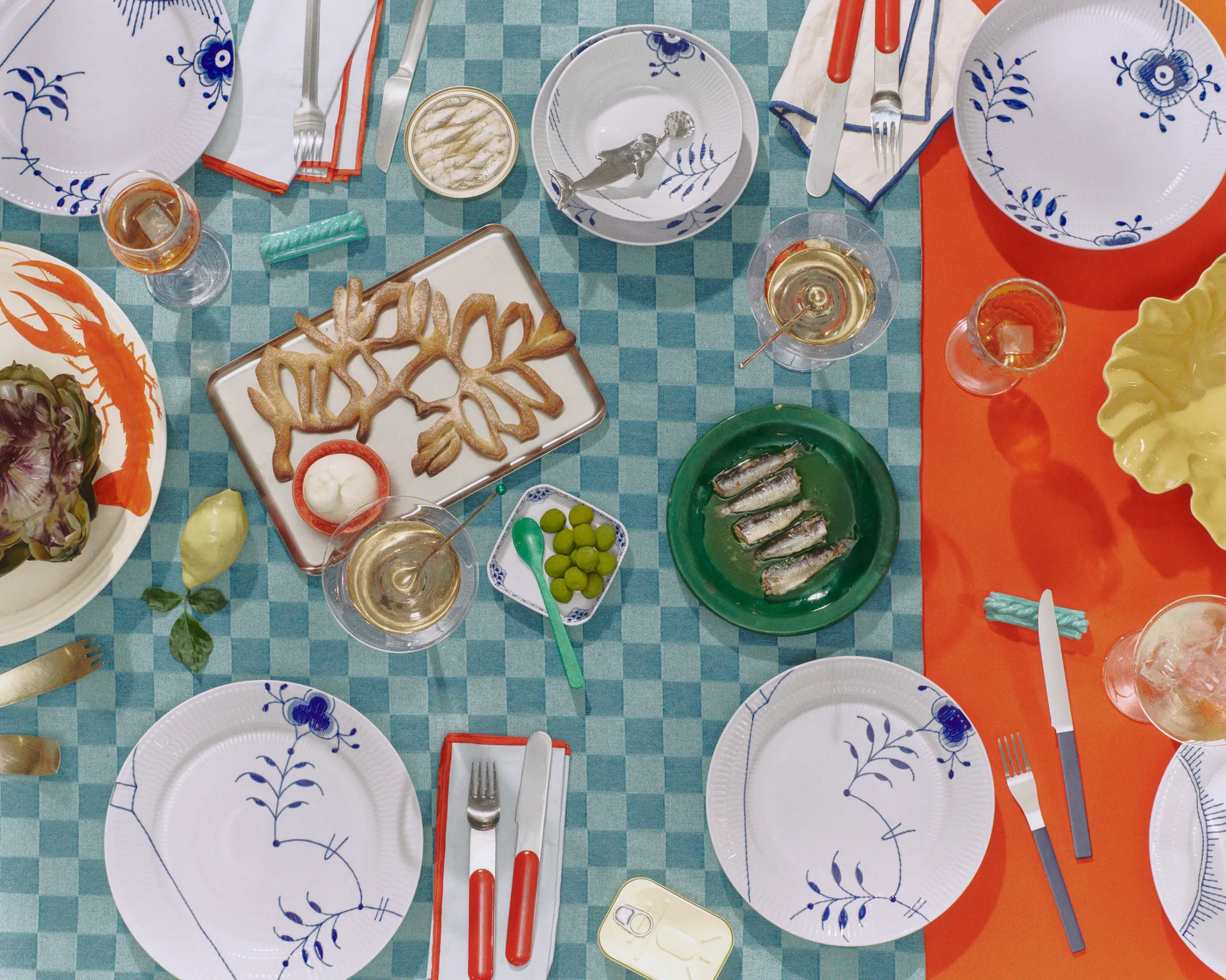 Blue Fluted Mega Limited Edition Teller Ø27 cm, White-blue Royal Copenhagen