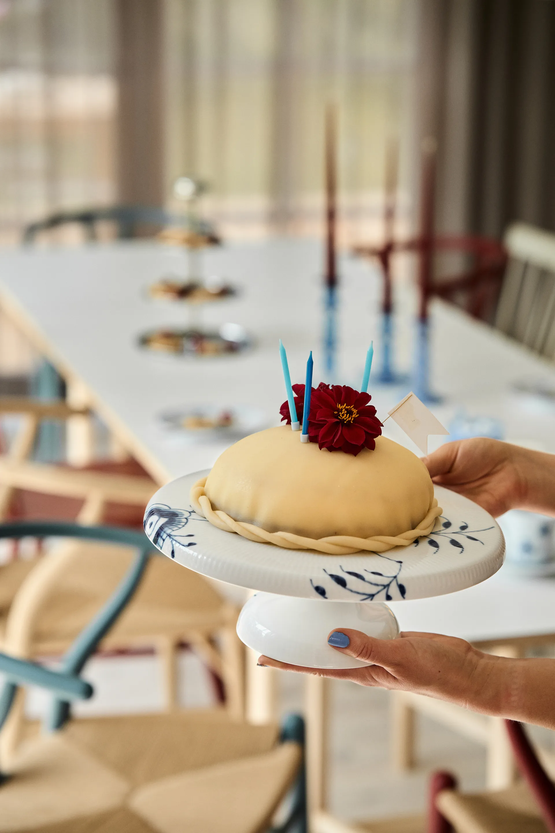 Blue Fluted Mega Teller auf Fuß, 29,5cm Royal Copenhagen