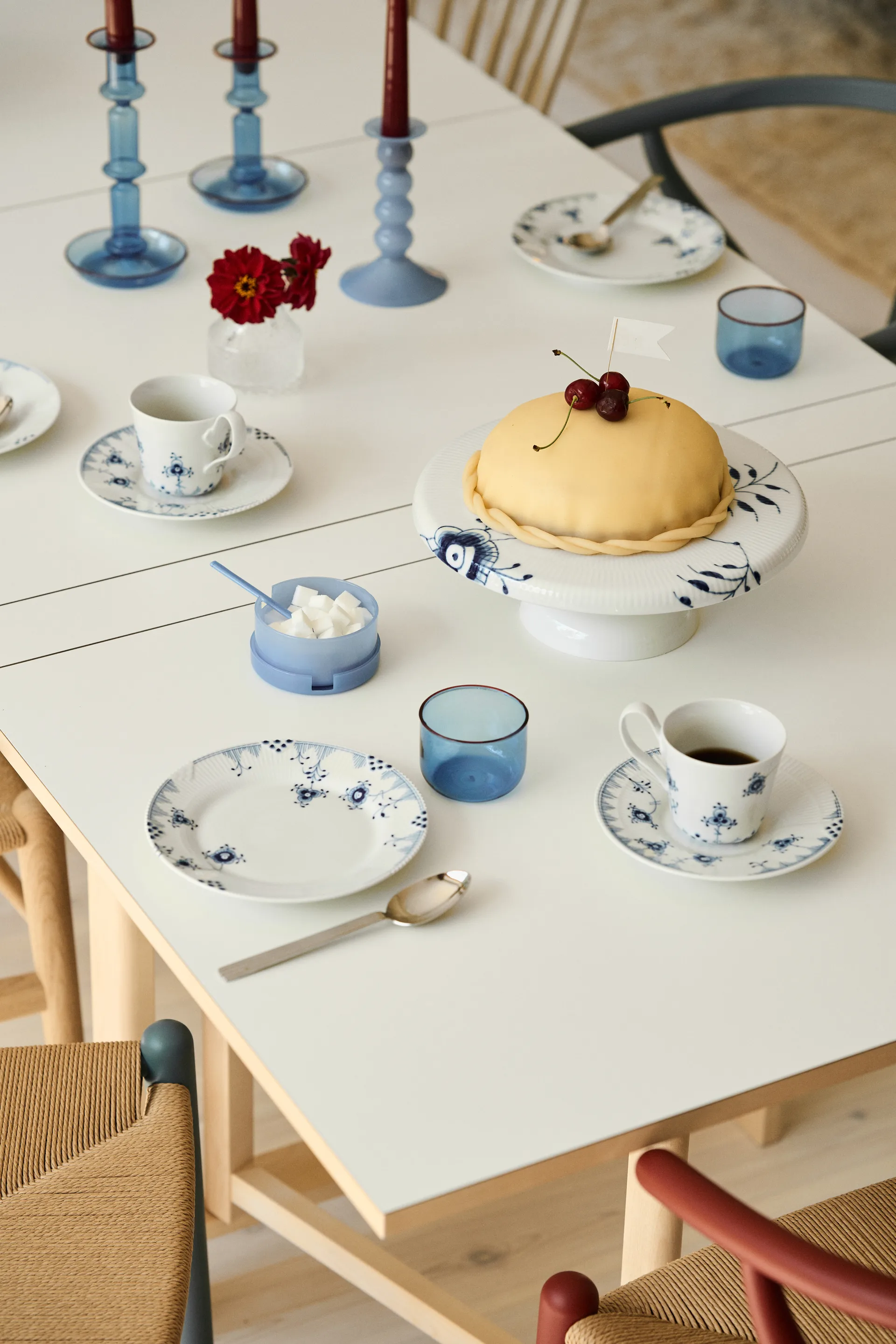 Blue Fluted Mega Teller auf Fuß, 29,5cm Royal Copenhagen