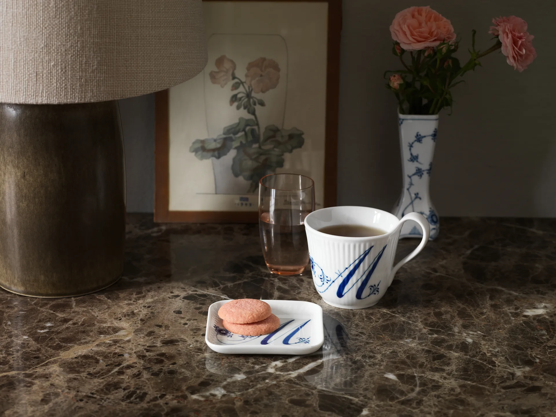 Blue Fluted Plain Alphabet Tasse 33cl, M Royal Copenhagen