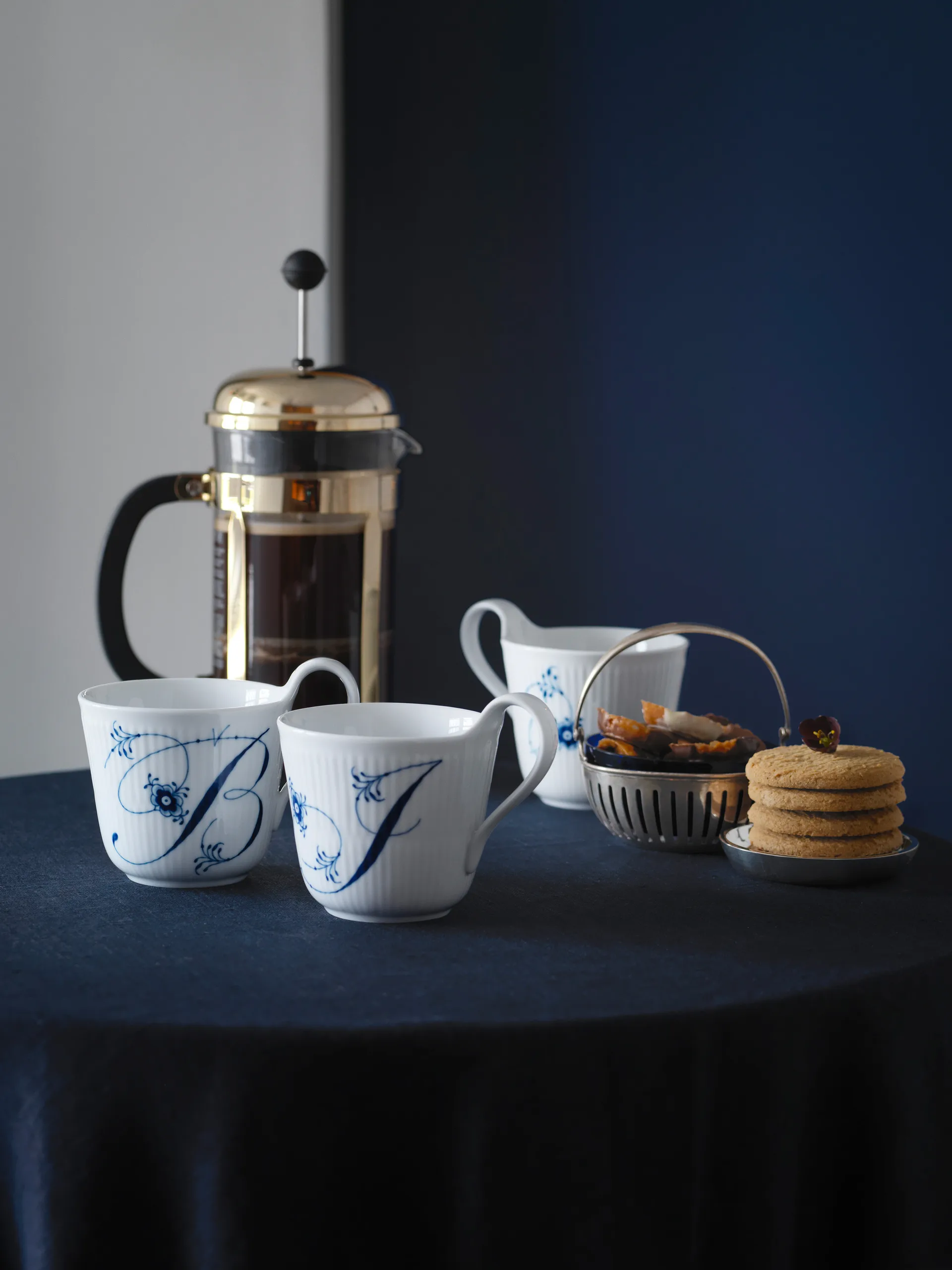 Blue Fluted Plain Alphabet Tasse 33cl, Y Royal Copenhagen