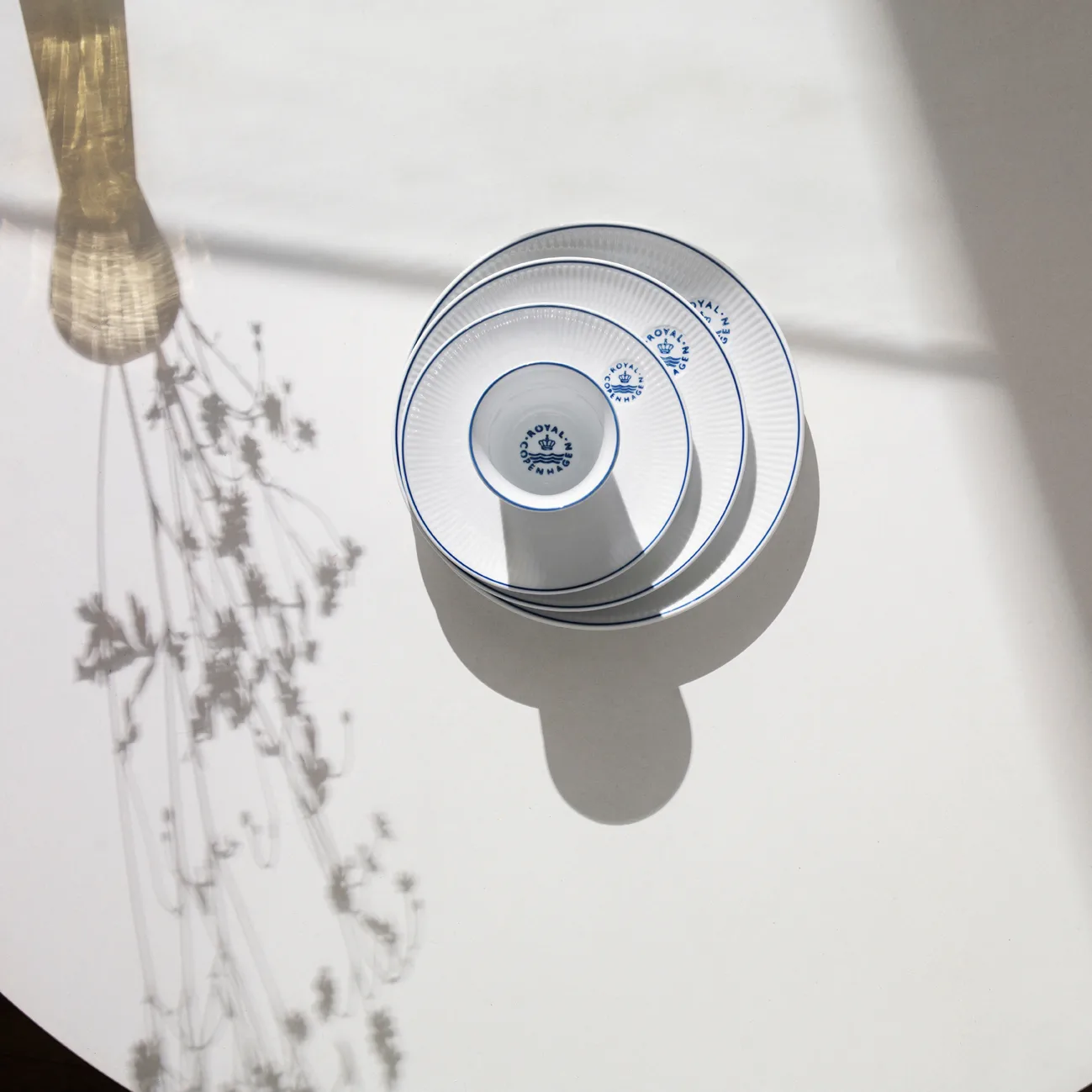 Blueline coupe Teller Ø23cm, Weiß-blau Royal Copenhagen