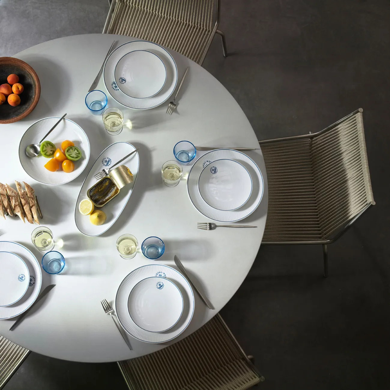 Blueline coupe Teller Ø23cm, Weiß-blau Royal Copenhagen