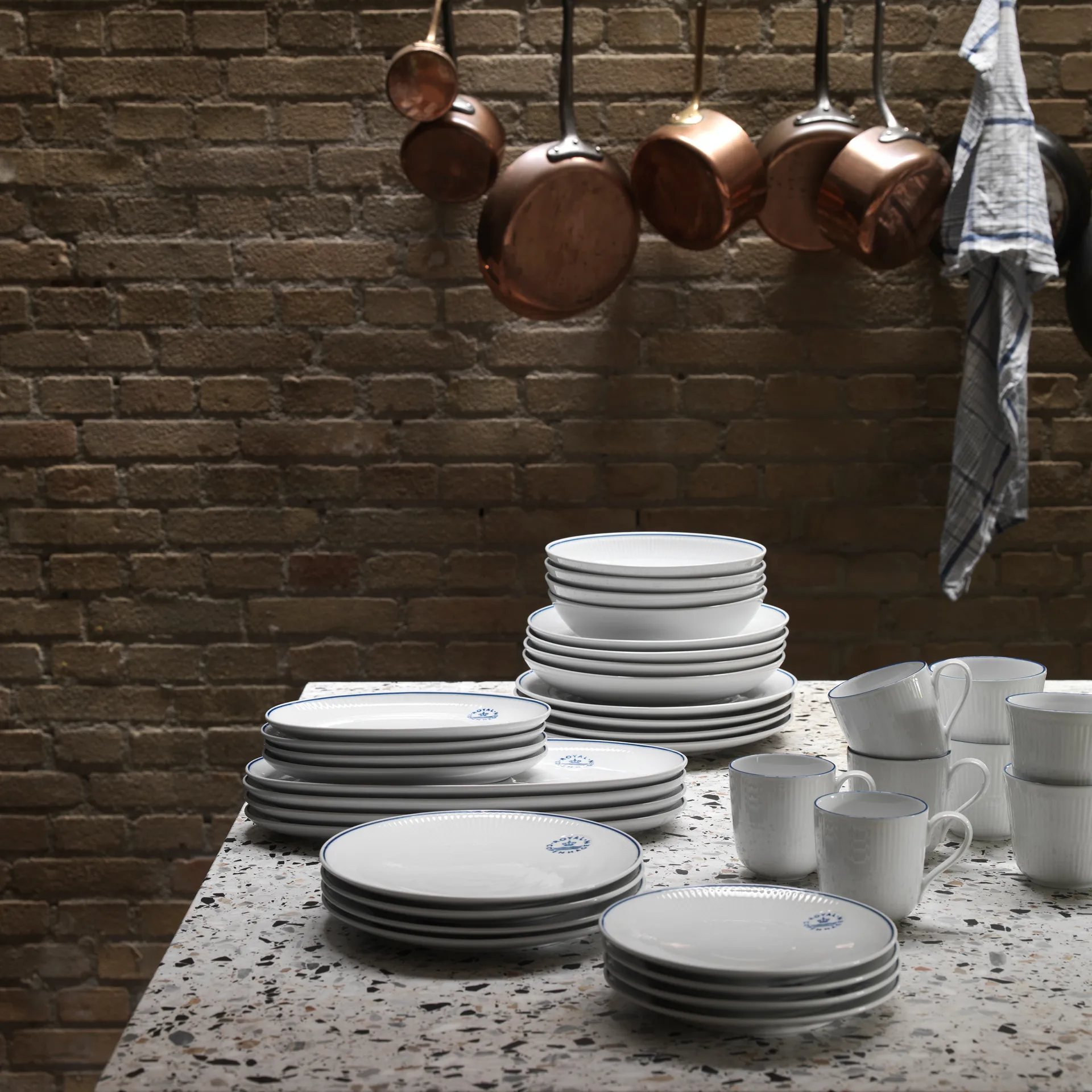 Blueline Teller oval 37cm, Weiß-blau Royal Copenhagen