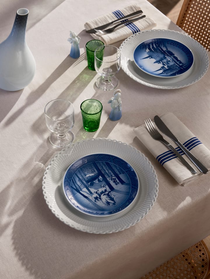 Royal Copenhagen Collectibles Weihnachtsteller 2023, Weihnachtszeit im Wald Ø18cm Royal Copenhagen