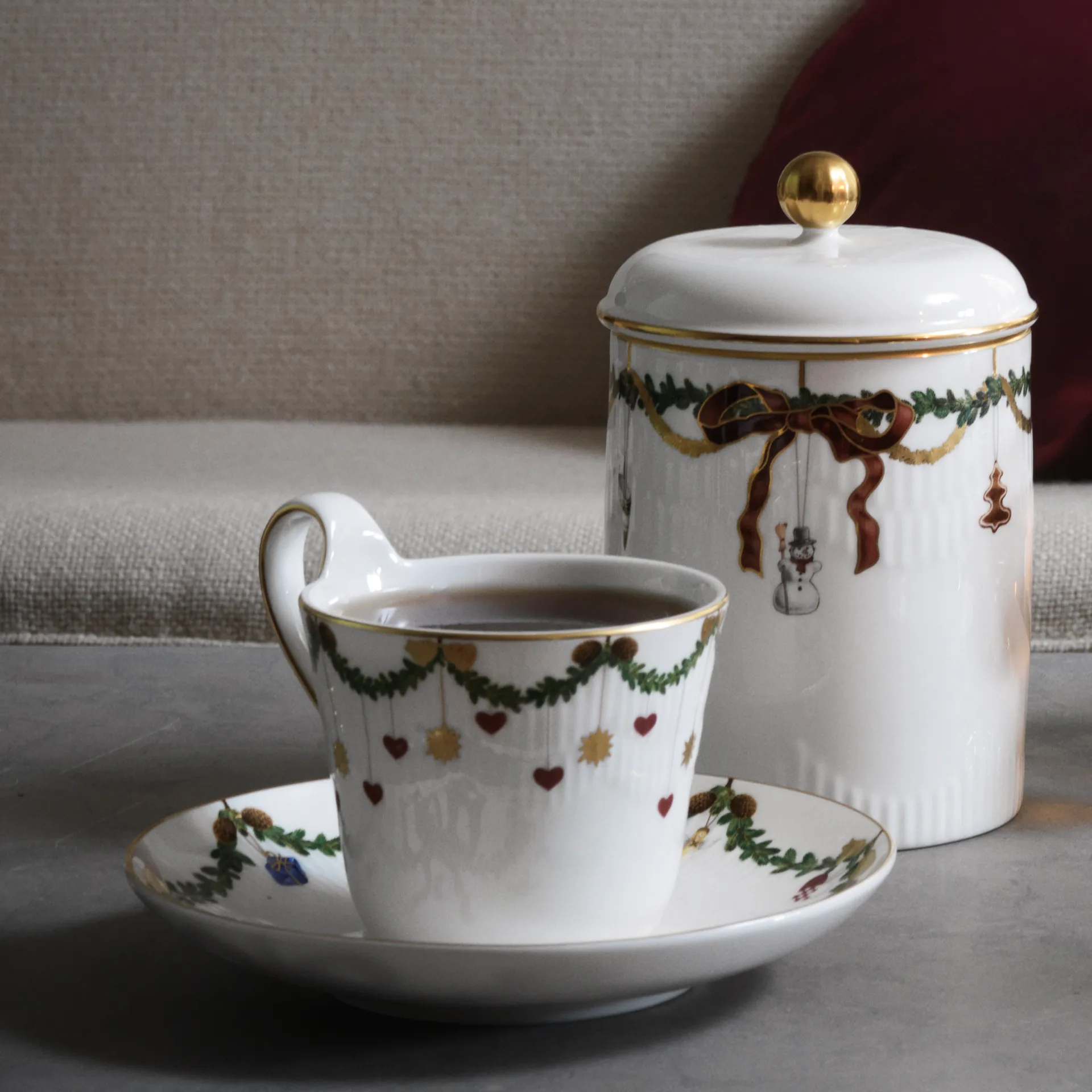 Star Fluted Christmas Tasse mit Untertasse, 24cl - hoher Henkel Royal Copenhagen