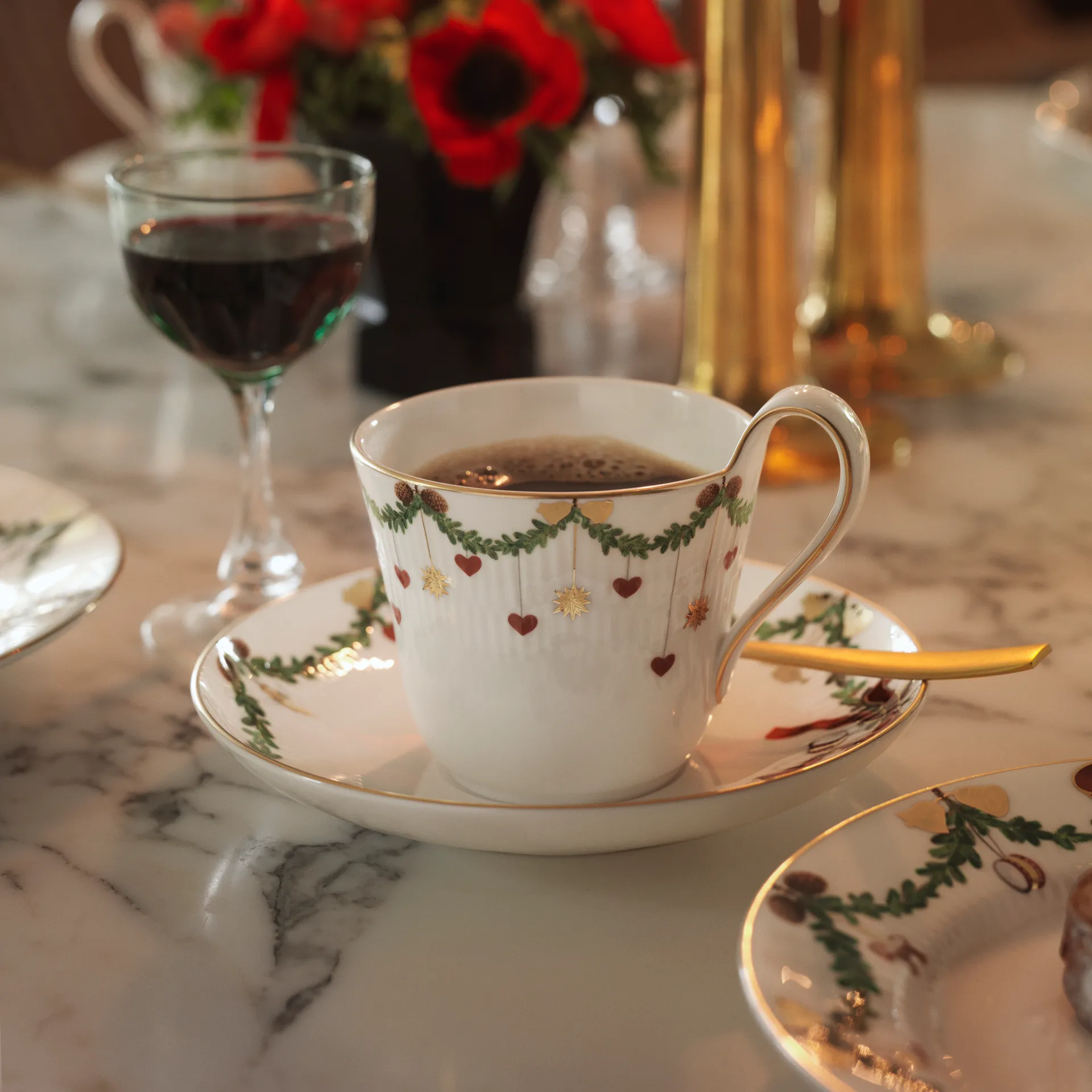 Star Fluted Christmas Tasse mit Untertasse, 24cl - hoher Henkel Royal Copenhagen