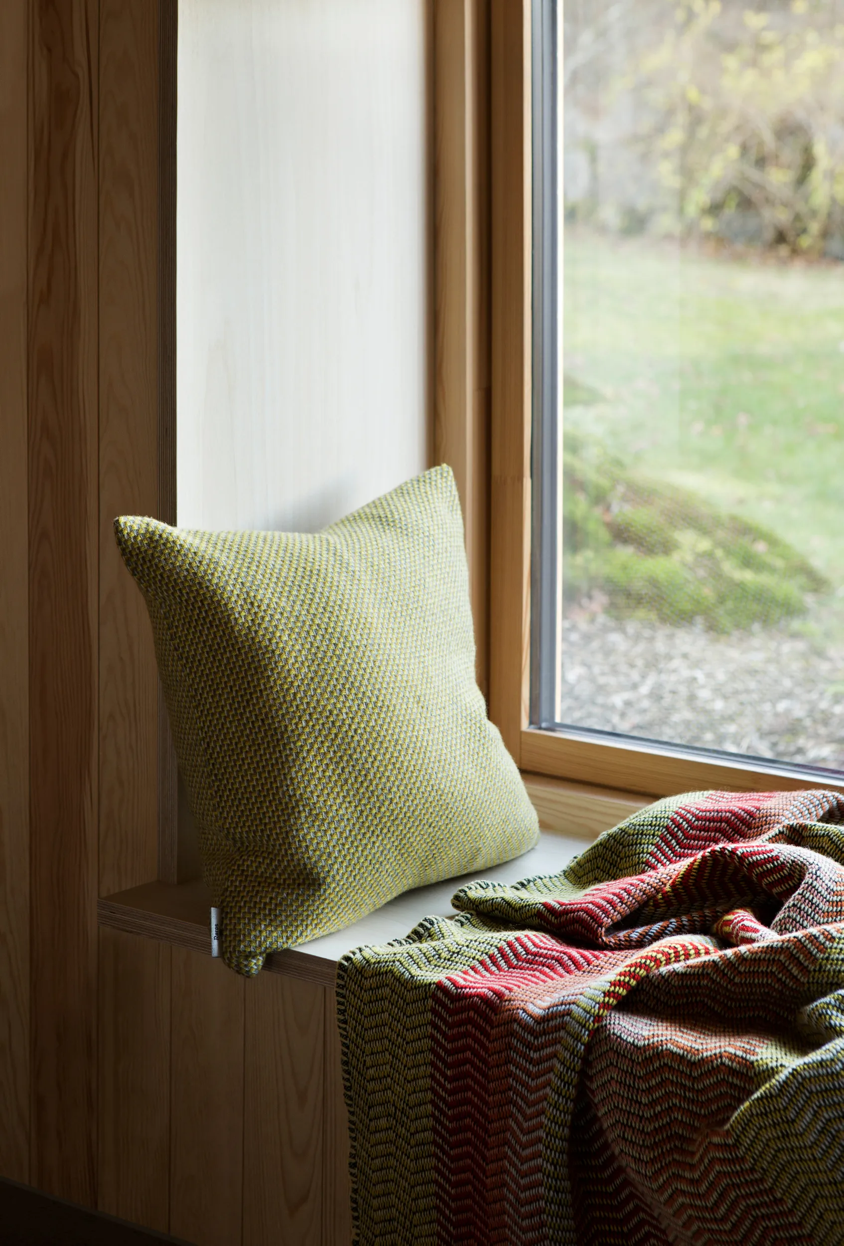 Fri Decke 150x200 cm, Summer red Røros Tweed