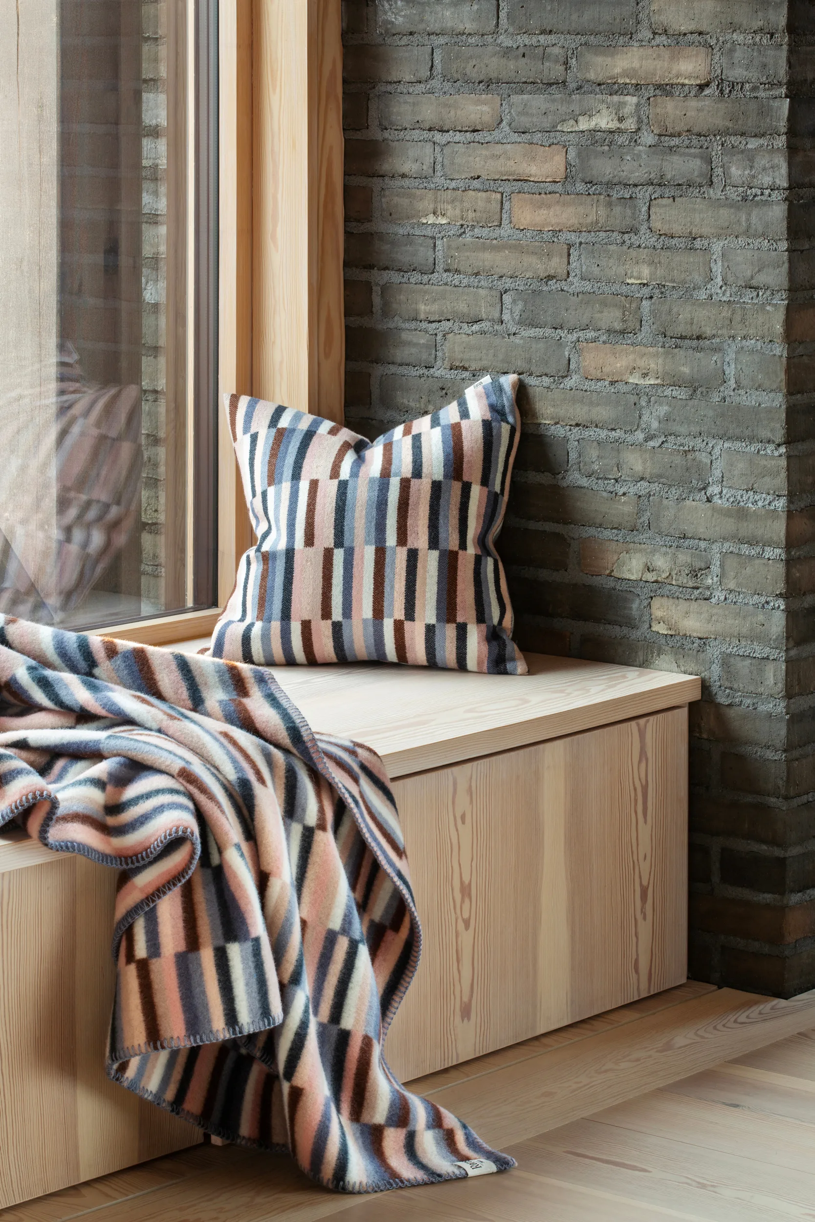 Ida Kissen 50x50 cm, Rosa blue Røros Tweed