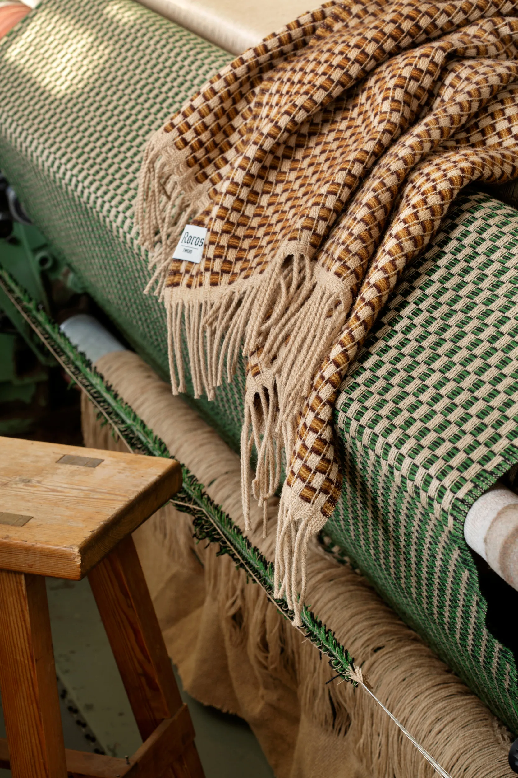 Isak Decke 150x210 cm, Chestnut Røros Tweed