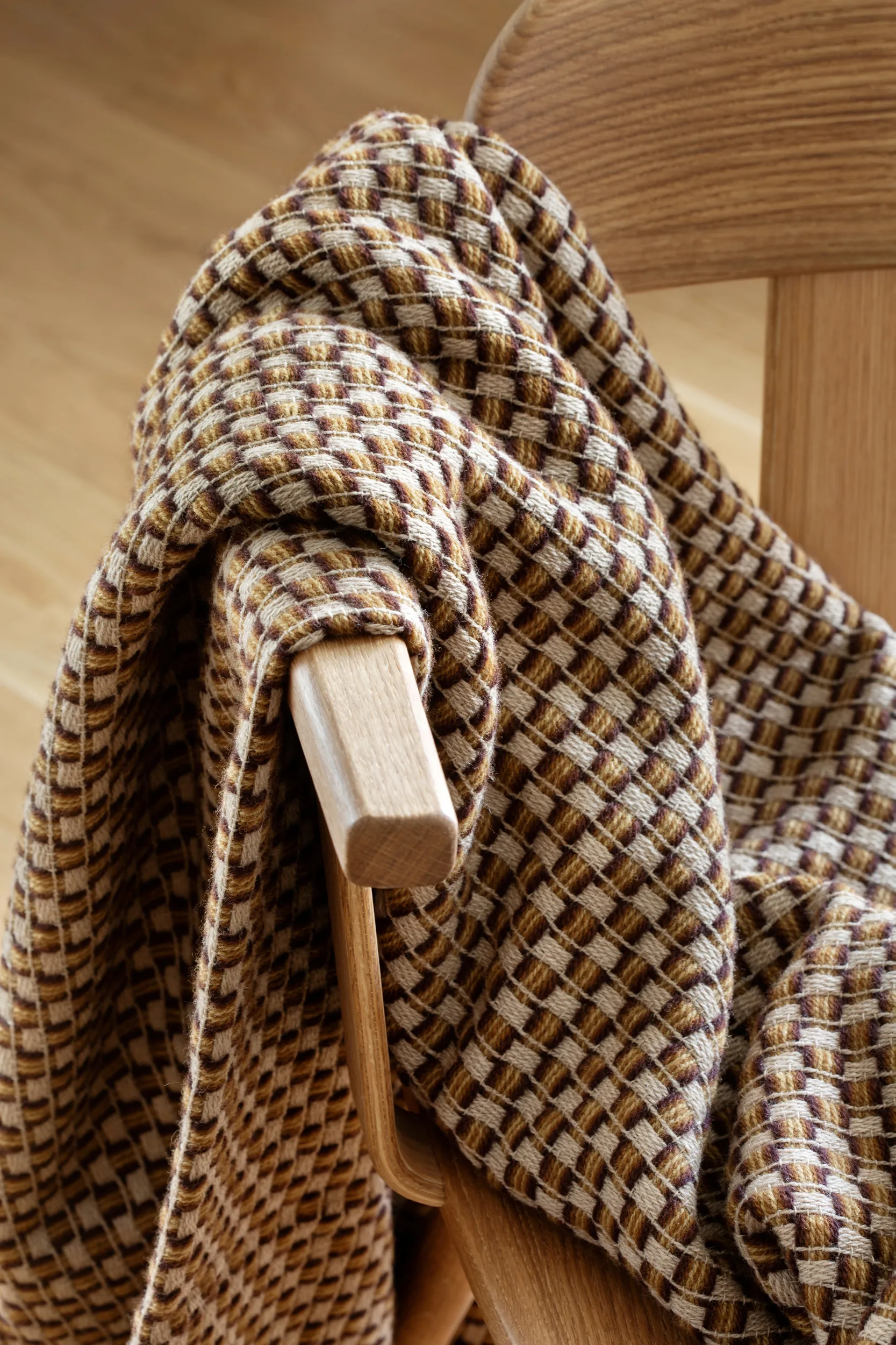 Isak Decke 150x210 cm, Chestnut Røros Tweed